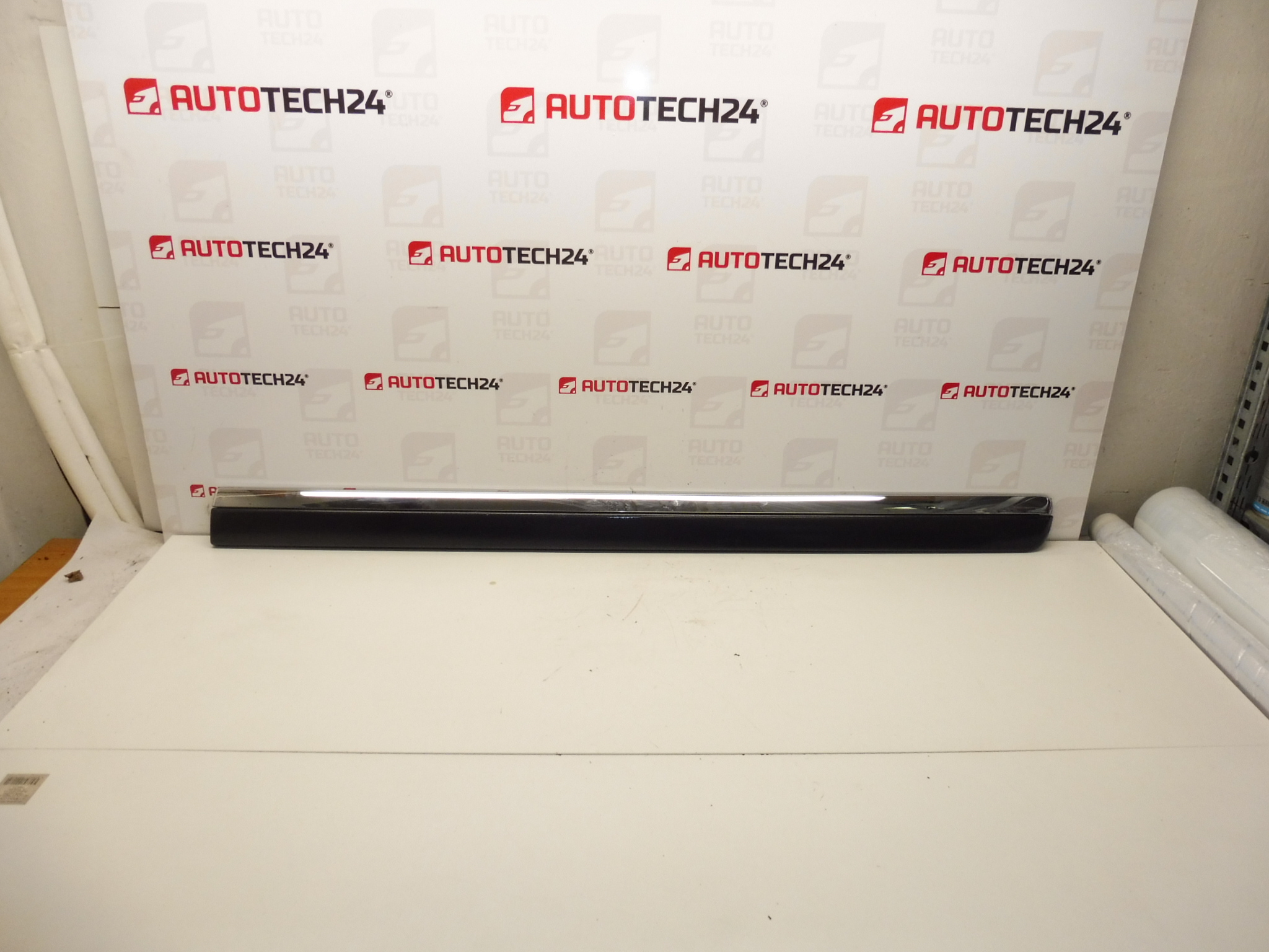 Linker achterportierlijst Citroen C8 Peugeot 807 EYJ 1401029977 8546W2