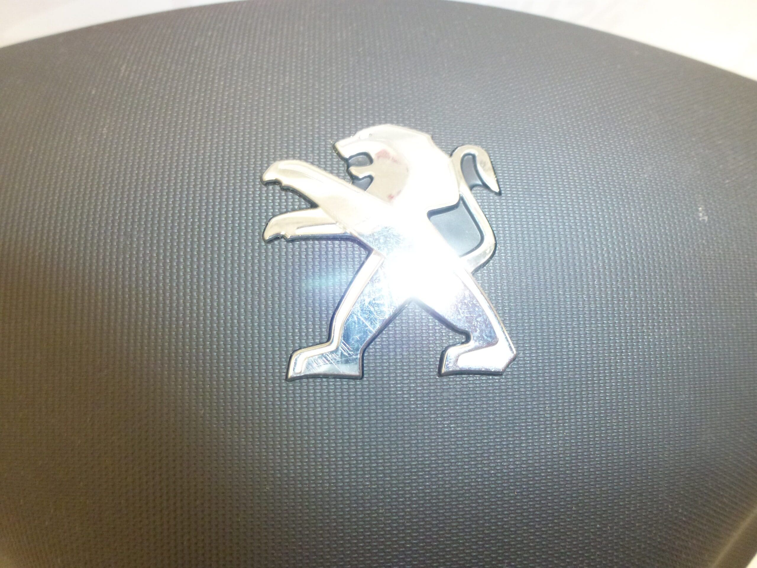 Airbag bestuurder Peugeot 107 uit 2010 16083642ZD