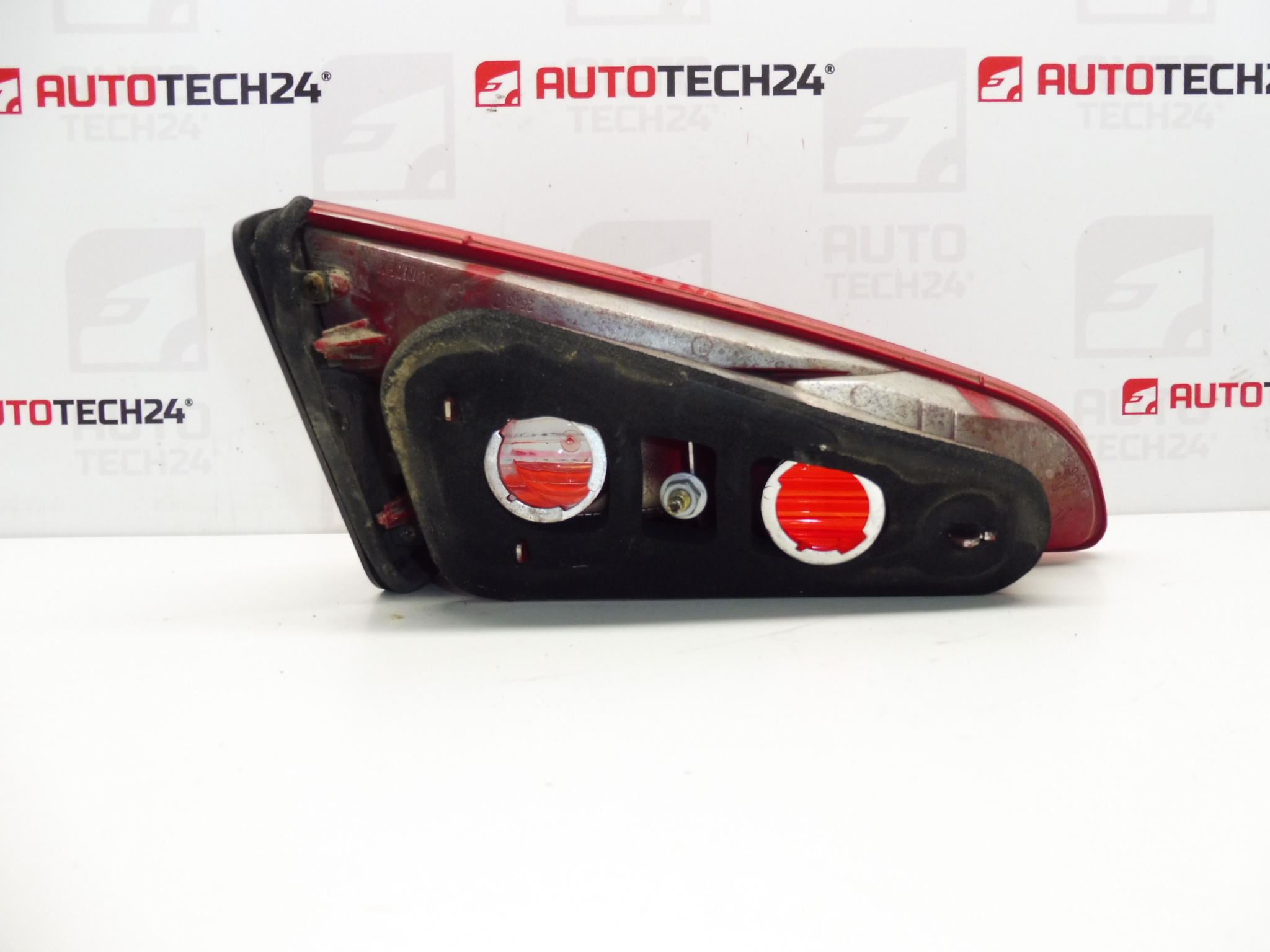 Rechter achterlicht voor Peugeot 607 deksel 6351N2