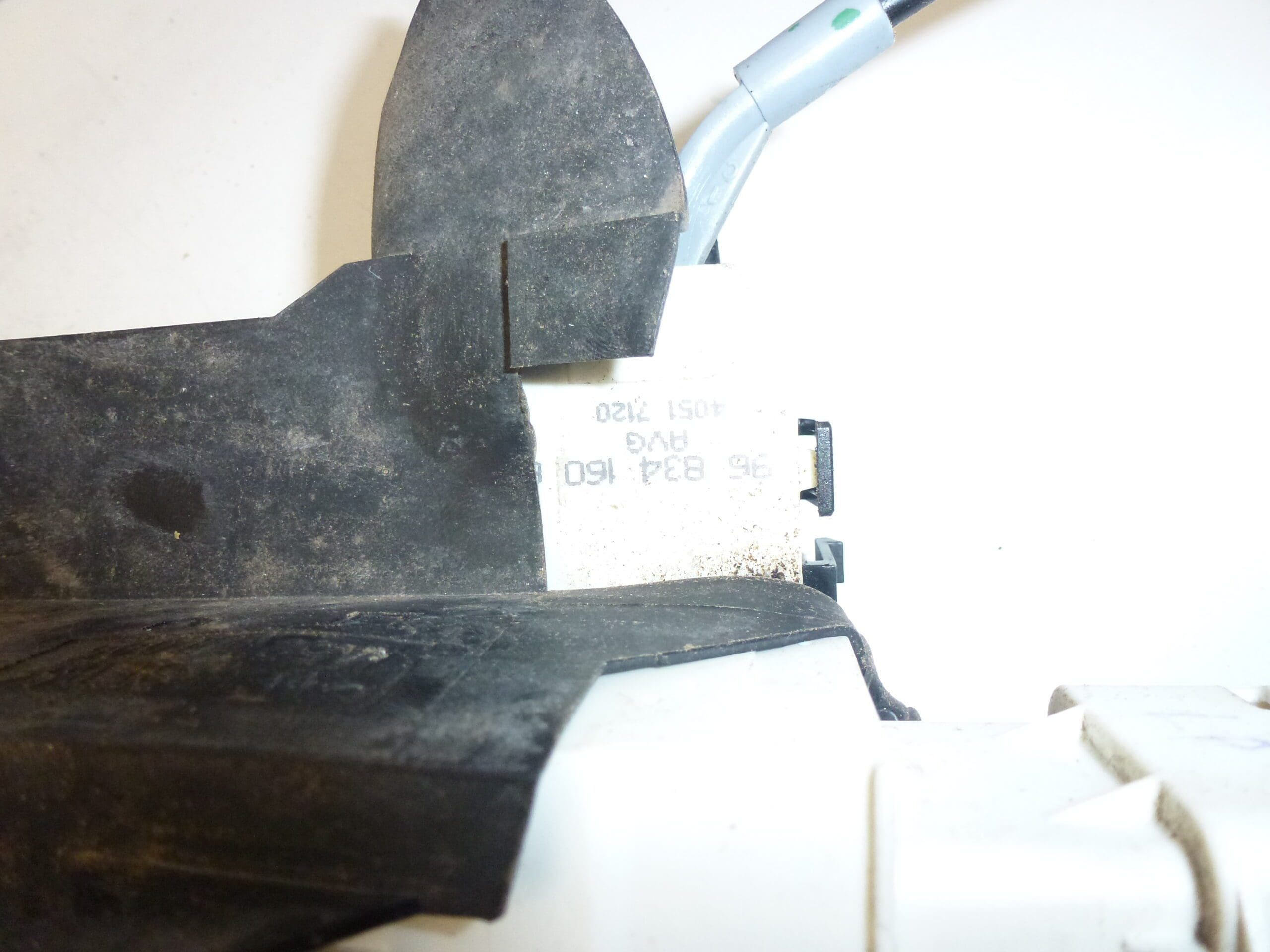 Deurslot linksvoor Citroën C4 9683416080 9135FA