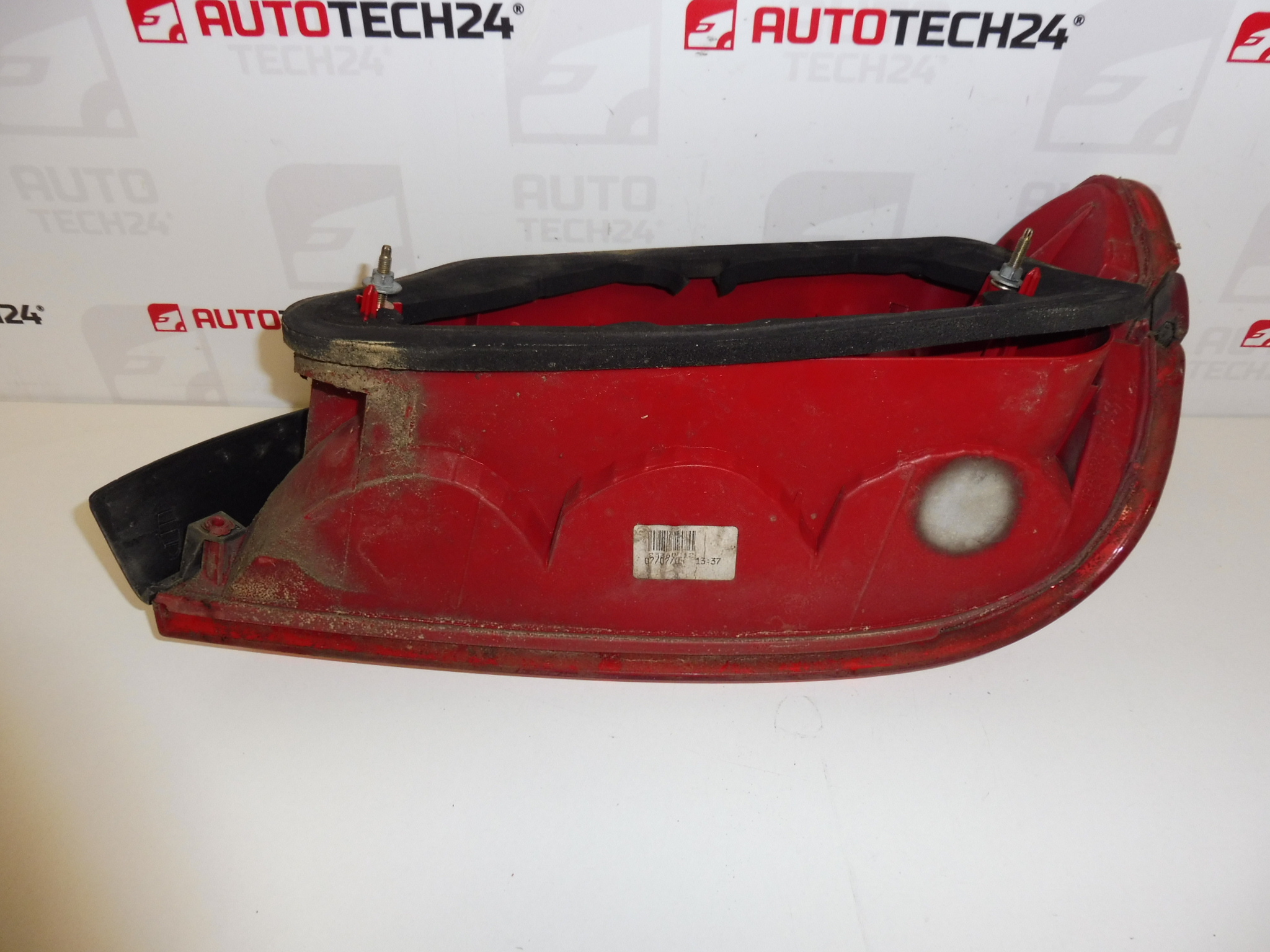 Linker achterlicht met EKQD-lijst Peugeot 406 9630364877 6350L5