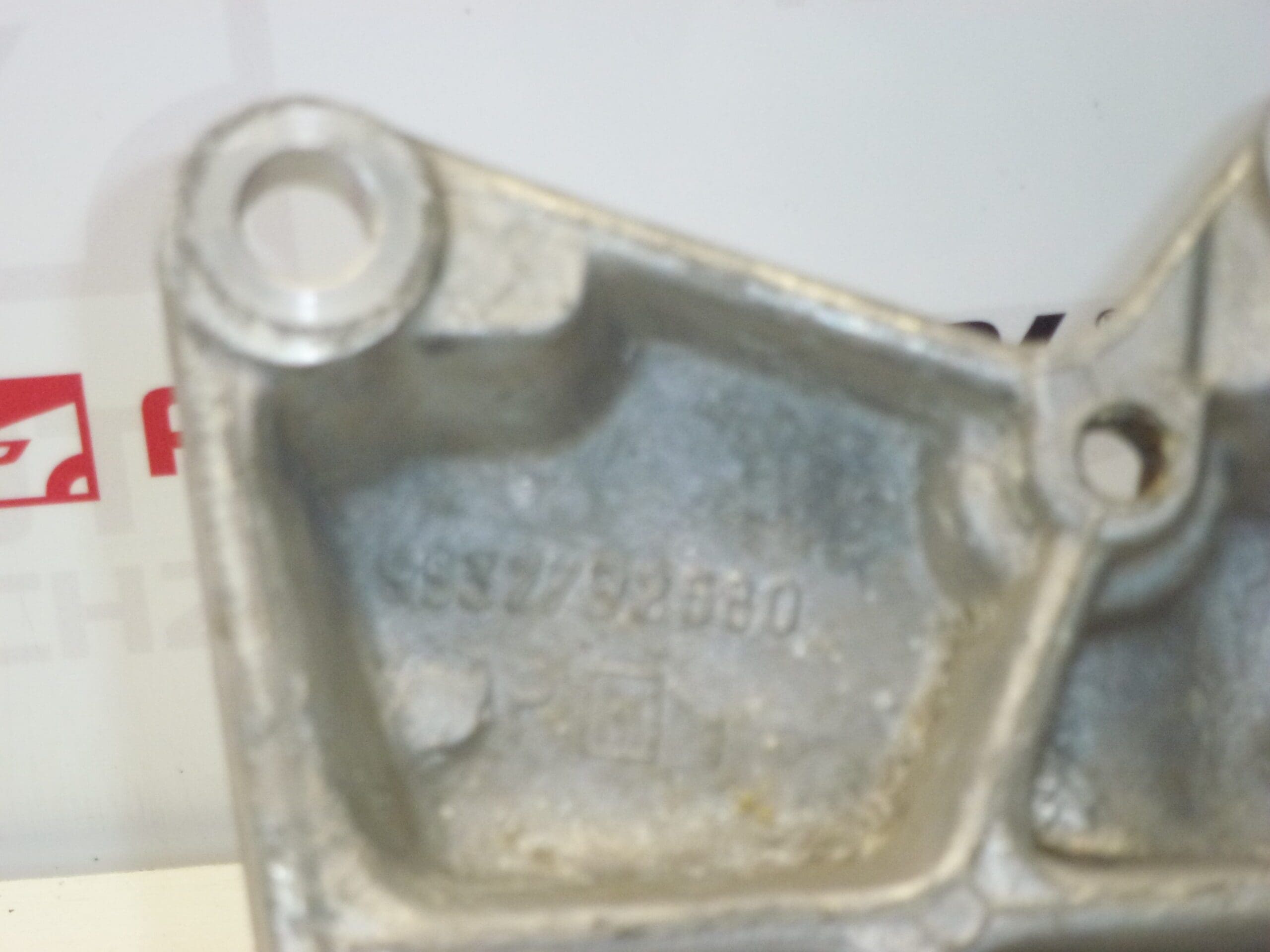 Halve as houder 1.8 16V 2.0 16V Citroën Peugeot 9637792680 1807J2