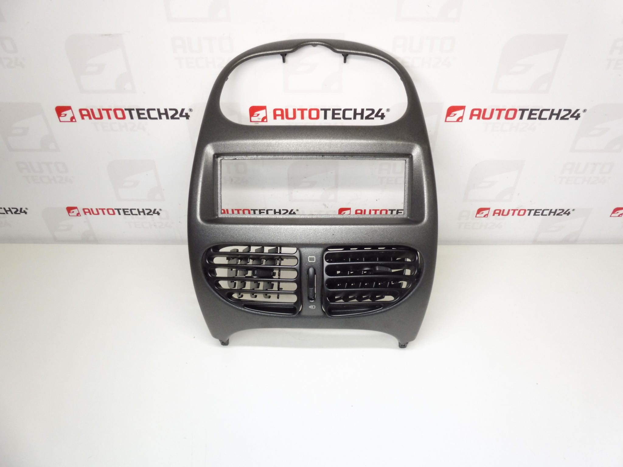 Peugeot 206 radioframe met ventilatoren 8211C5