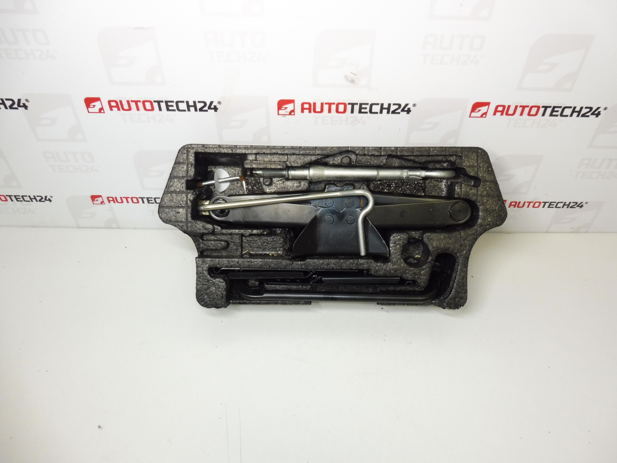 Gereedschap, hendel, sleutel, sleepoog Citroën C4 Picasso 6736A3 674418 672594 671809 671739