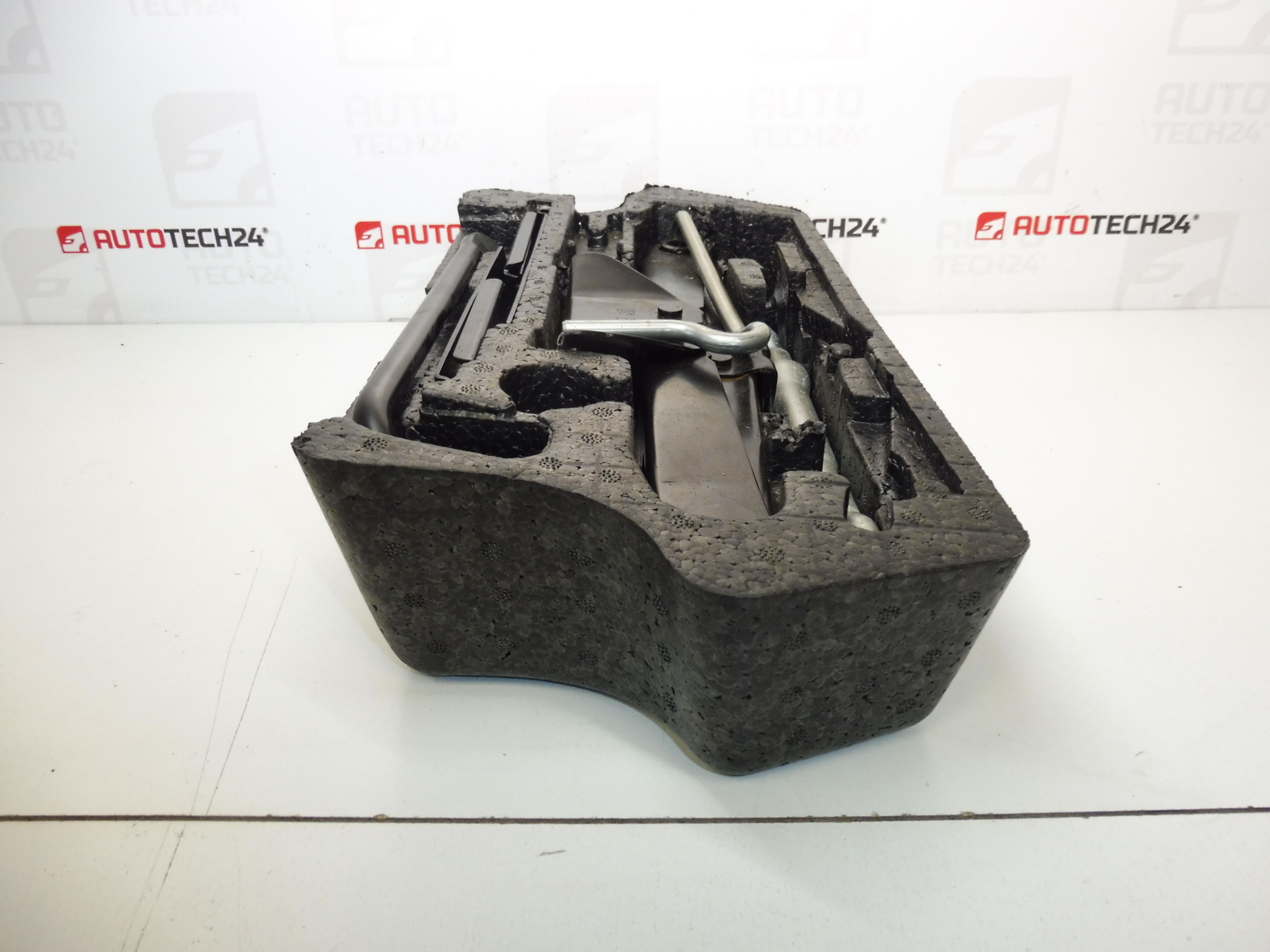 Gereedschap, hendel, sleutel, sleepoog Citroën C4 Picasso 6736A3 674418 672594 671809 671739