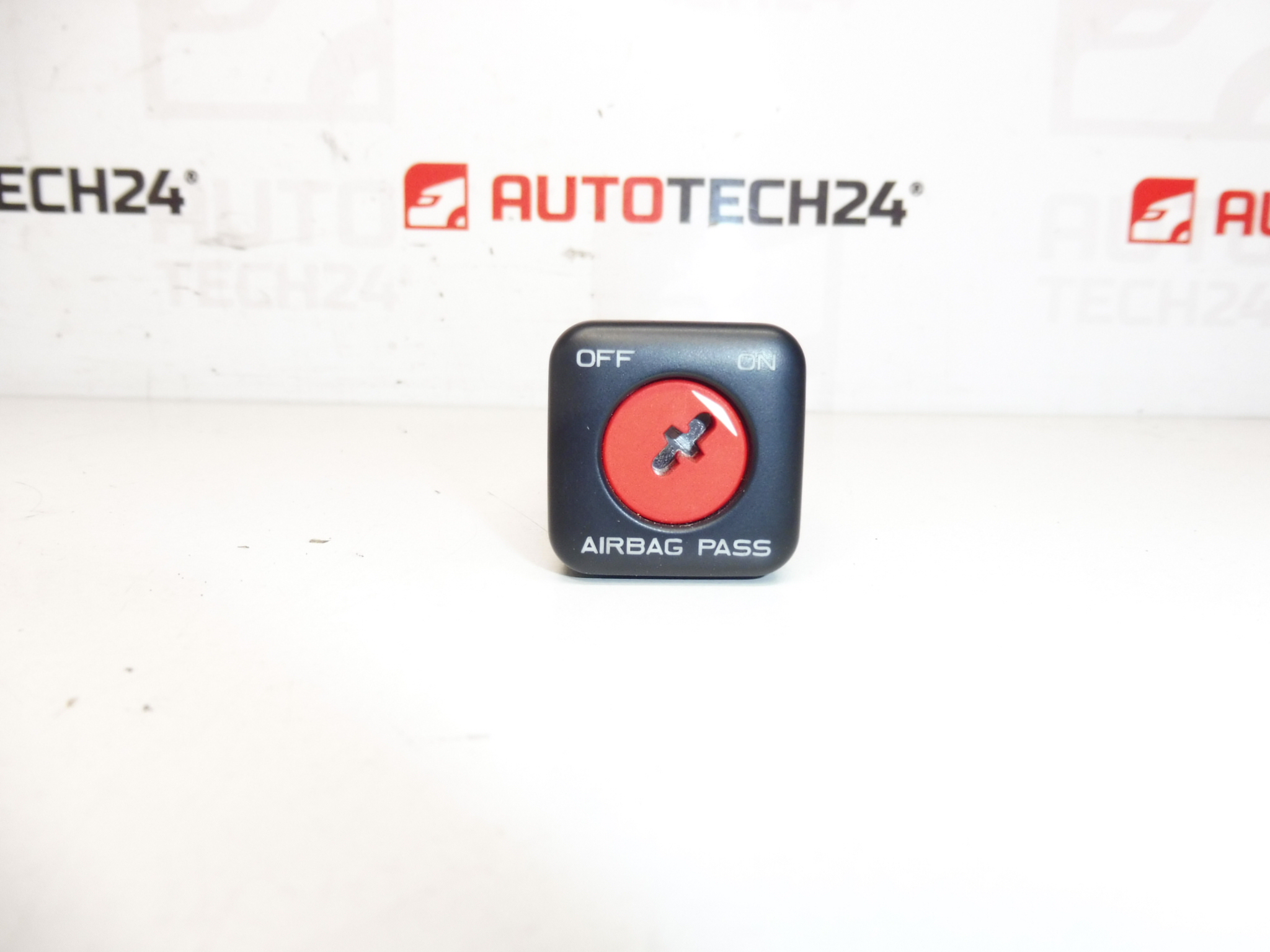 Schakelaar passagiersairbag Citroën Peugeot 96373645ZL 8216F2