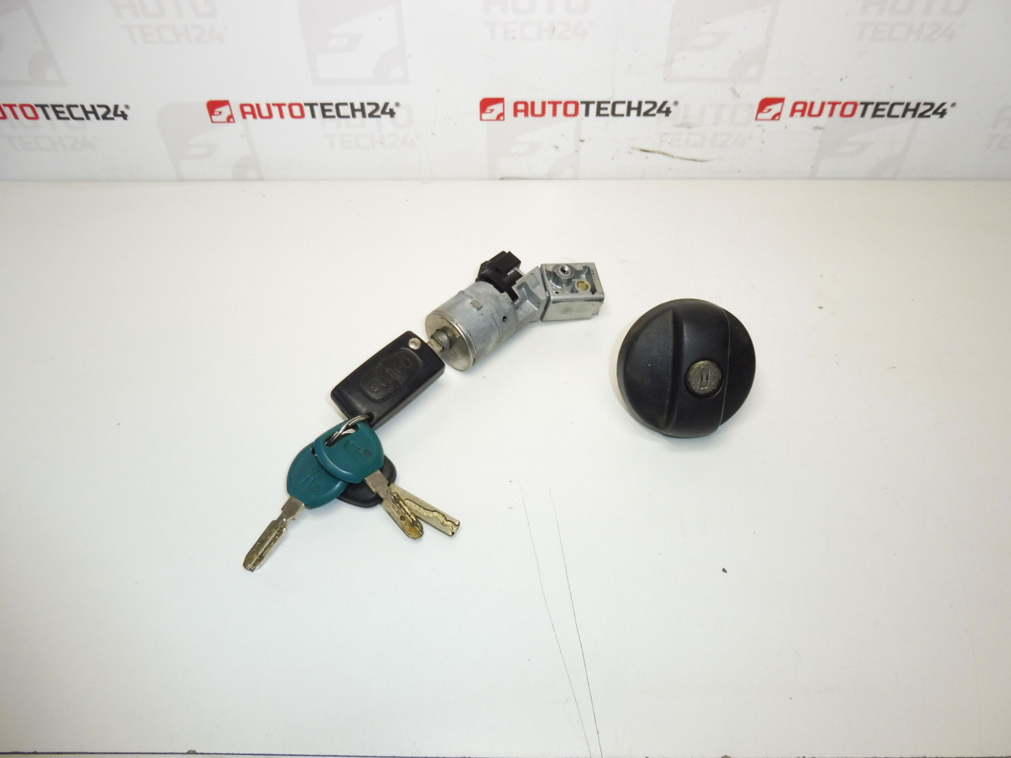 Schakelkast, tankdop en 2 sleutels Citroën Peugeot 4162KF 4162XT