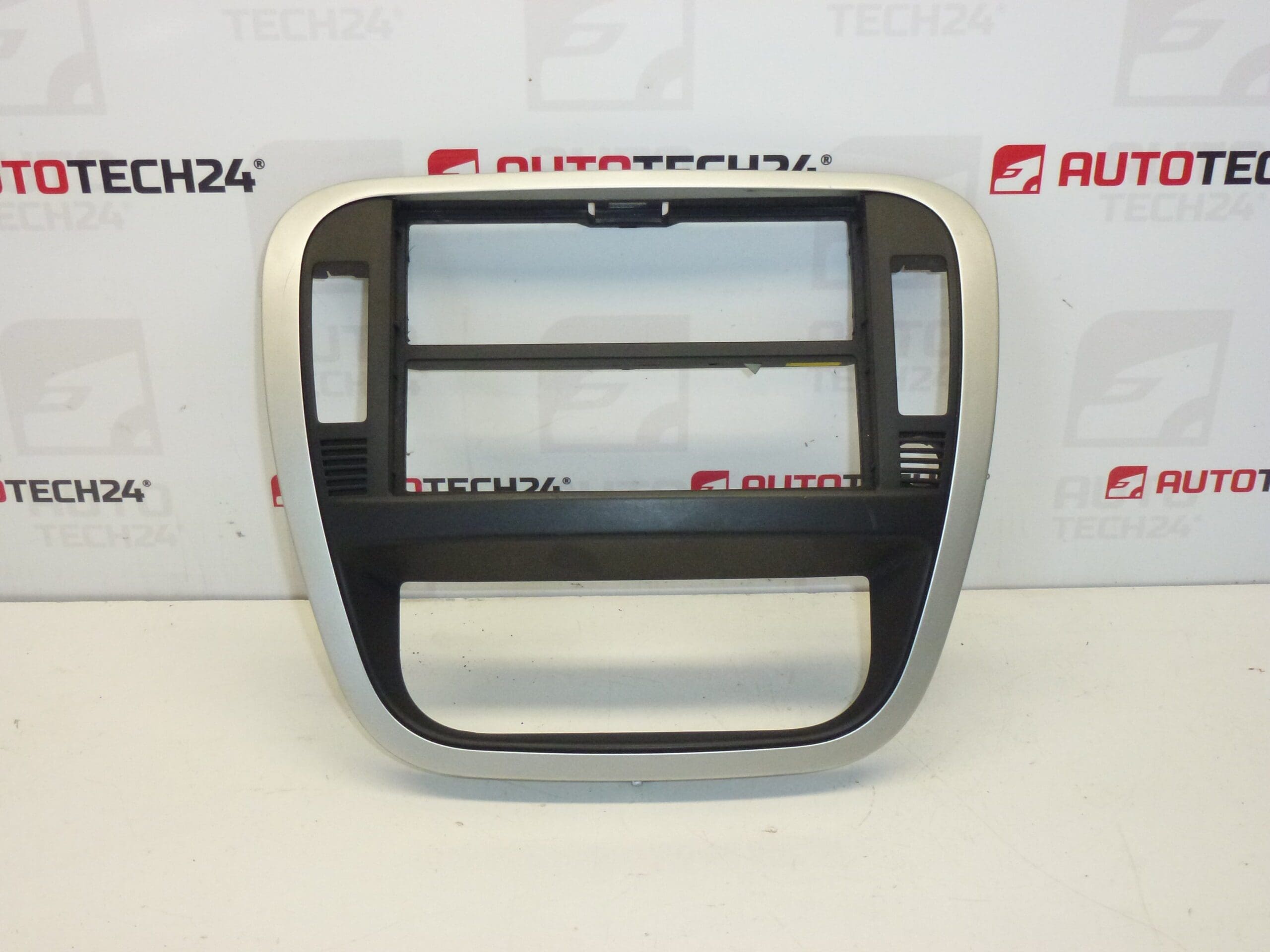 Radioring Citroën C2 en C3 9653074277 8211TH