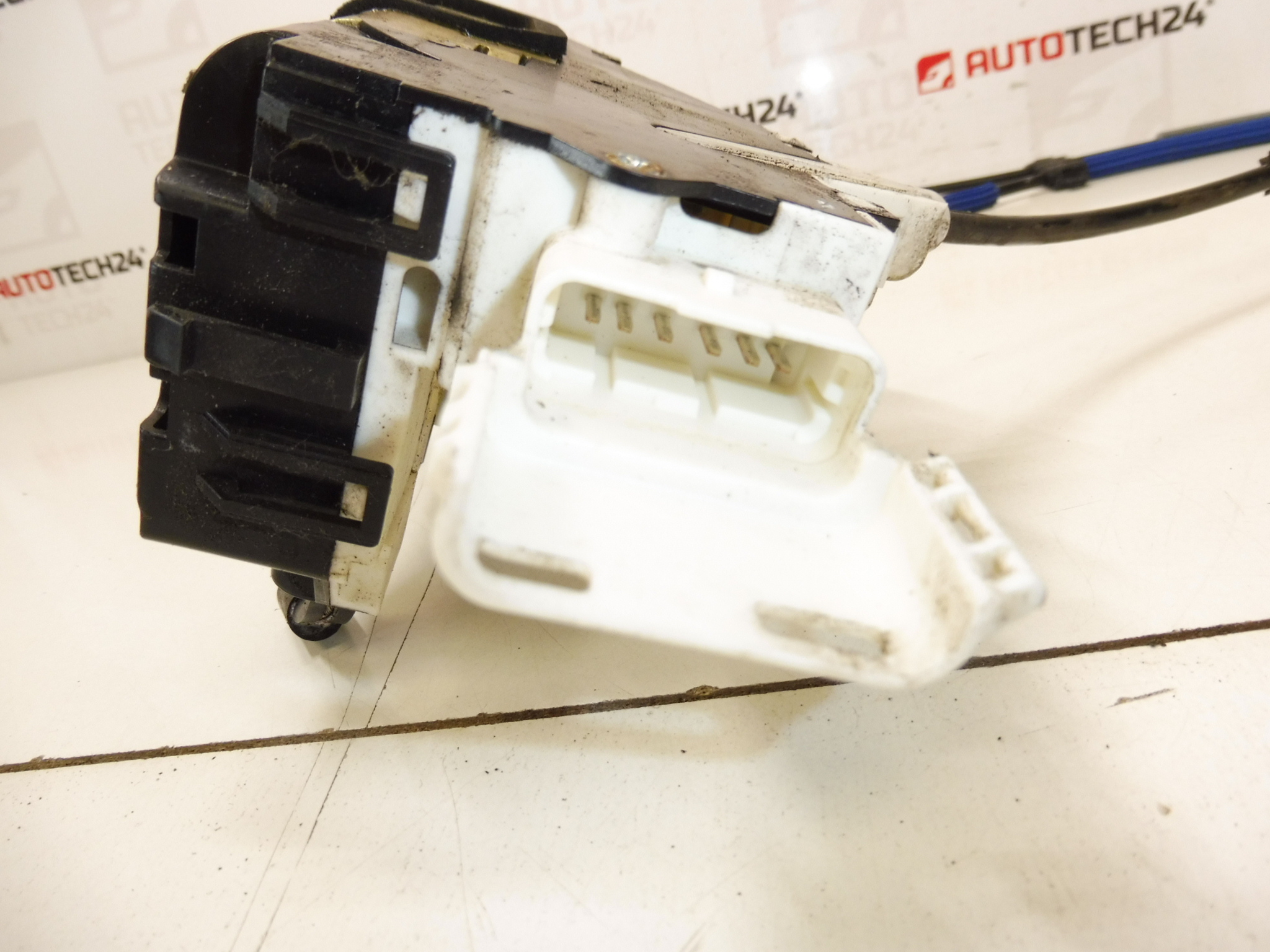 Peugeot 1007 Bestuurdersdeurslot 9681334380 9660701180 9135AE