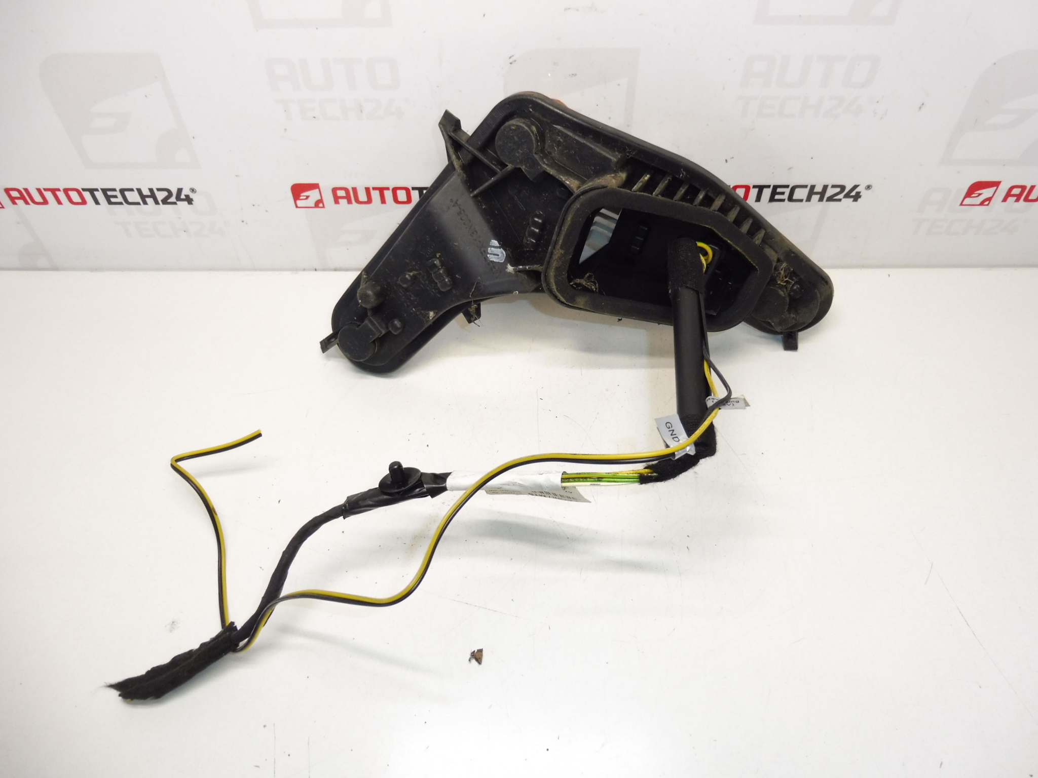 Peugeot 207 lampfitting linksachter 9686566080 6350HQ