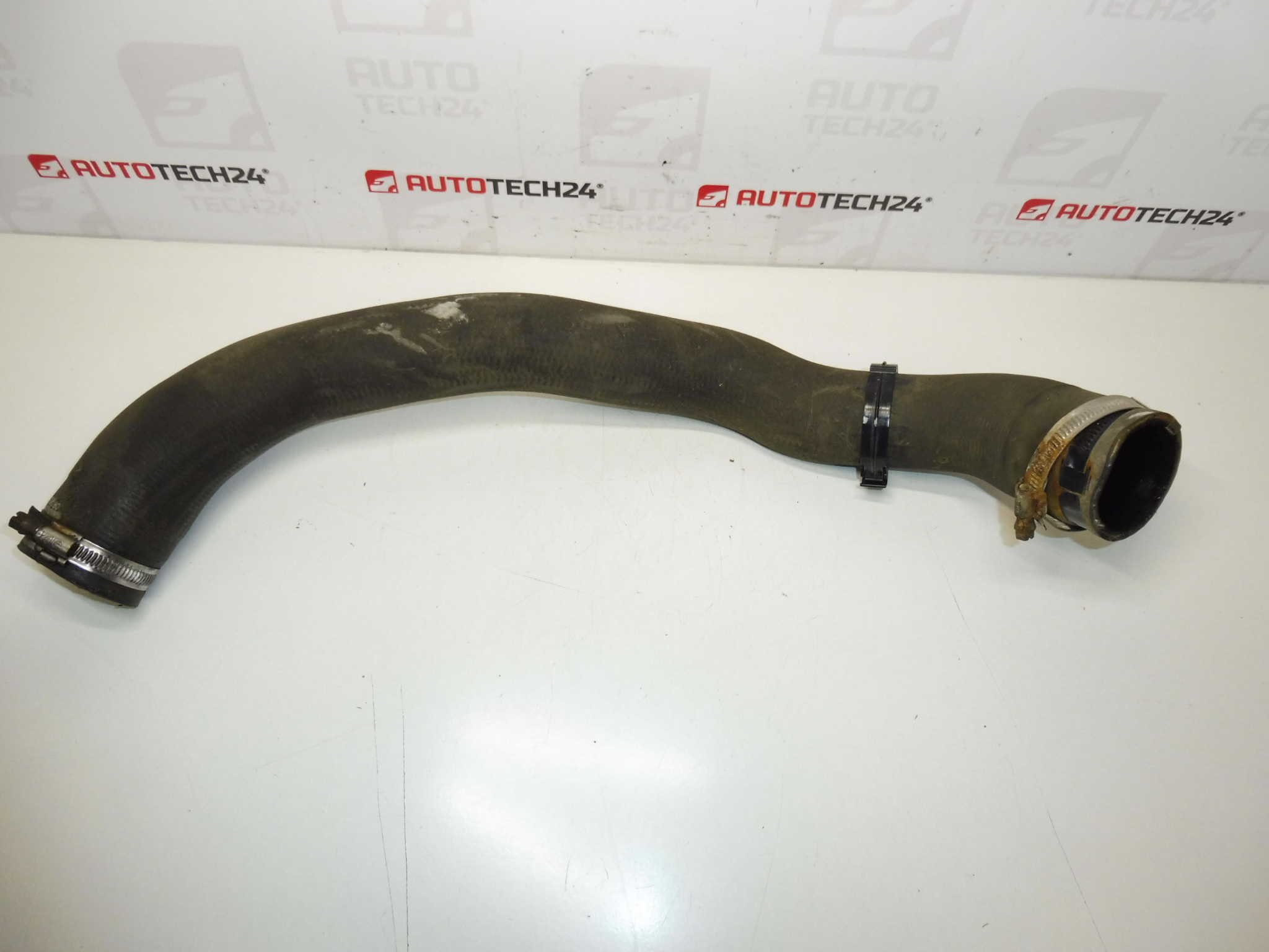 Luchtaansluiting 1.5 HDI Citroën Peugeot 9820100680