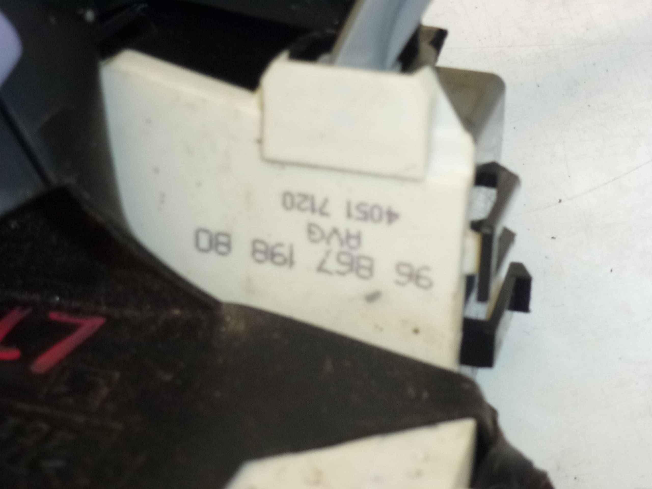 Slot linker voorportier Citroën C4 9686719880 9135FA