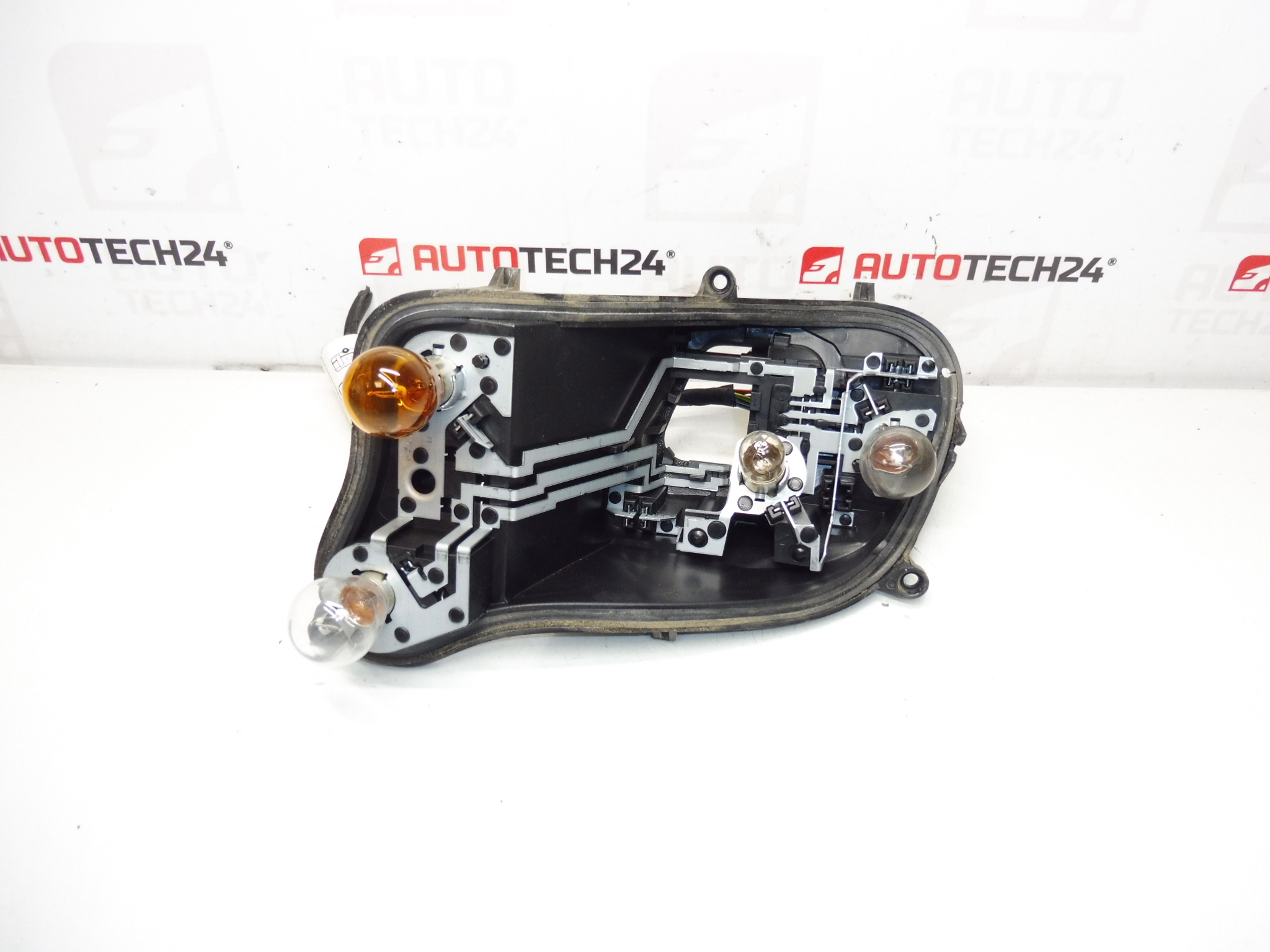 Basis links achterlicht buitenkant Citroën C4 II 9808624480 9808624680