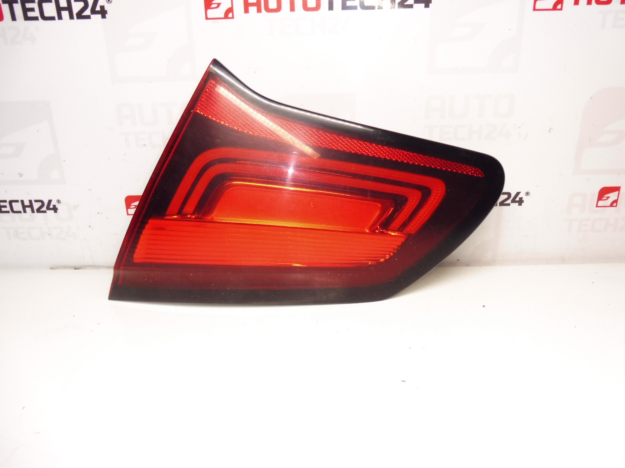 Decoratief frame van de rechter achterlamp Citroën C4 II 9808624780