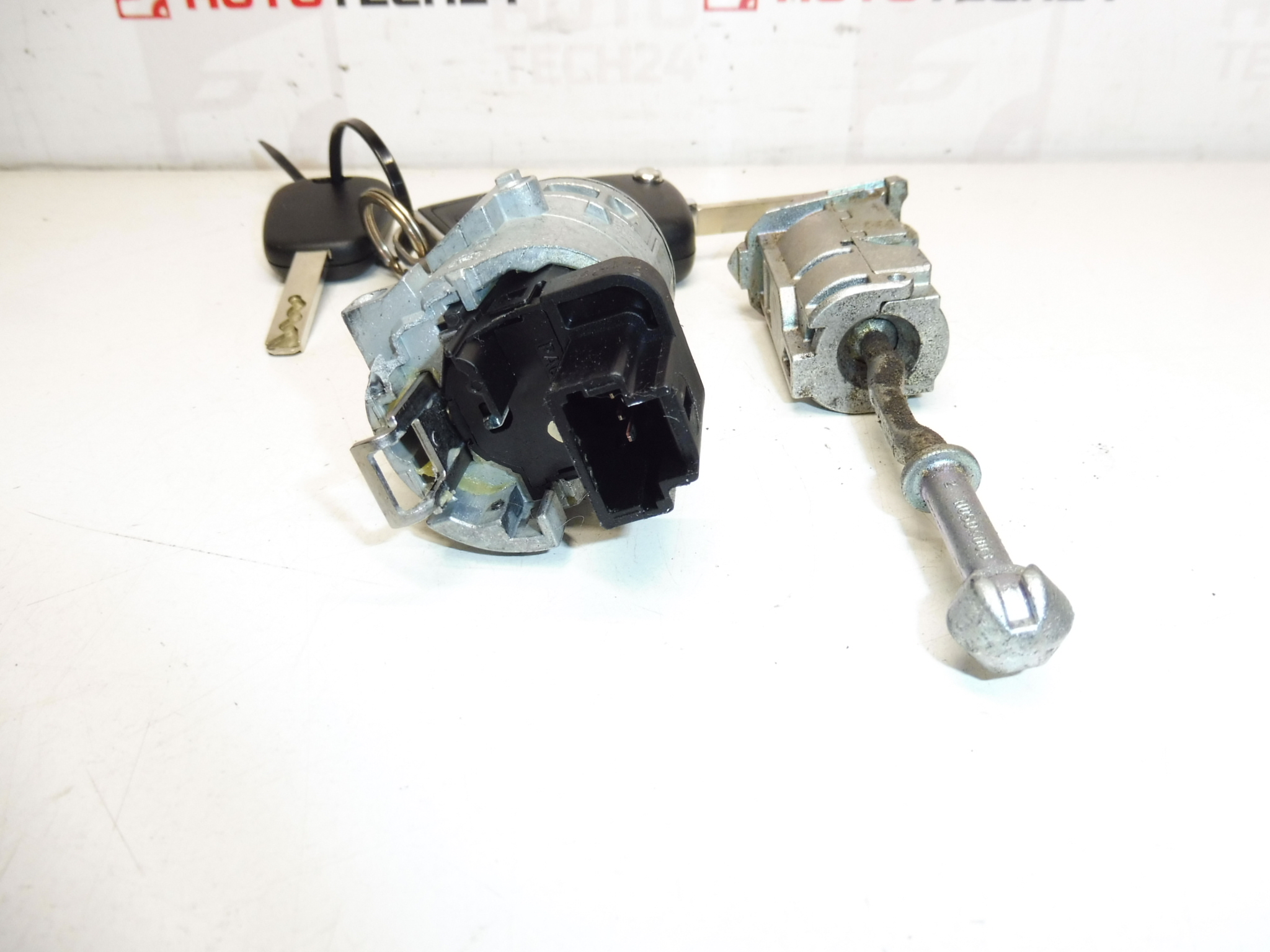 Set sloten en 2 sleutels Citroën 9801984780 4162PT