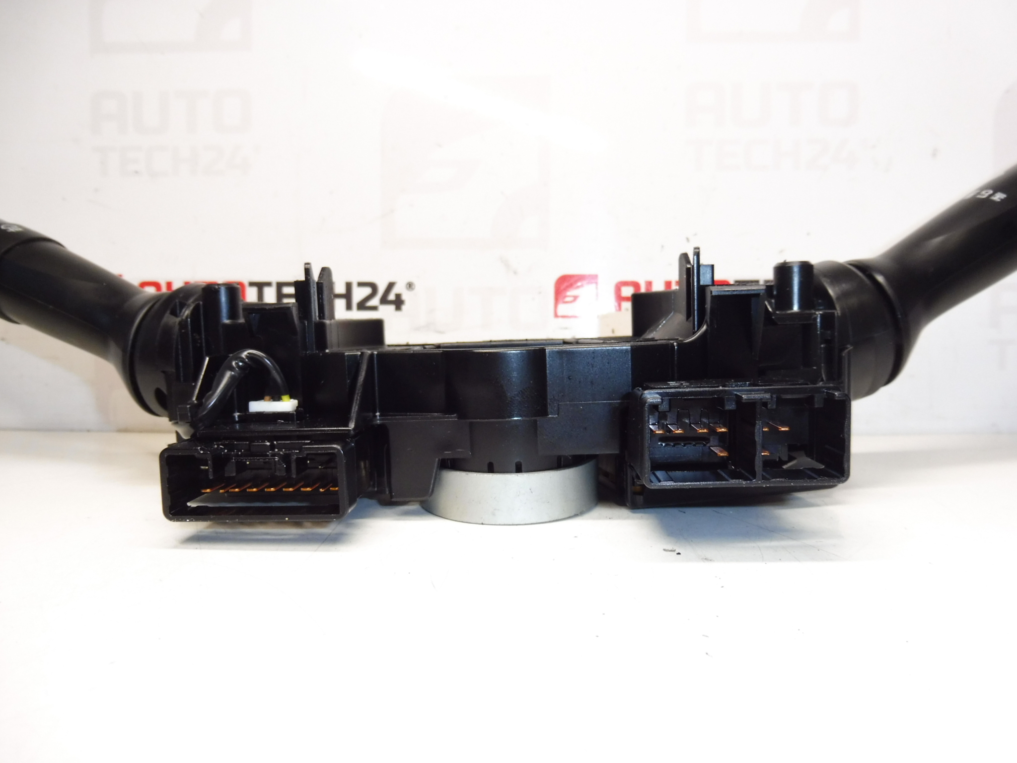 Bestuurders onder het stuur Citroën C1 Peugeot 107 6239SA B000612880