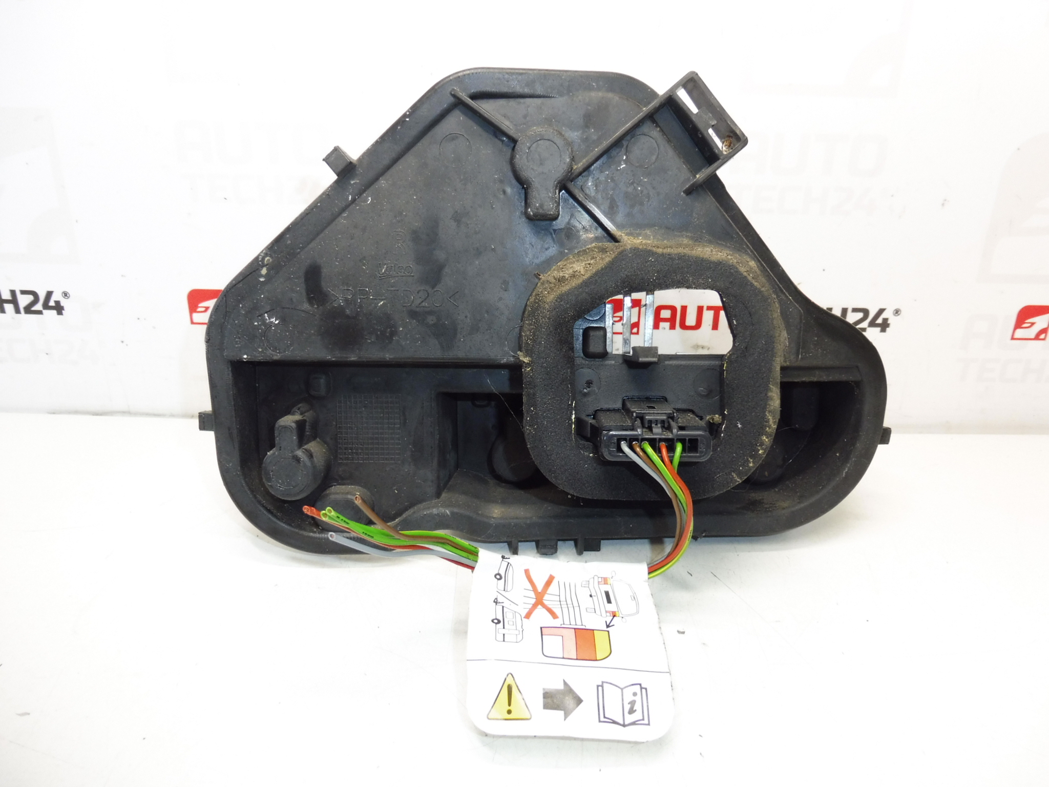 Party met scharnierende lampen aan de achterkant Rechts Citroën C3 III 9812257480