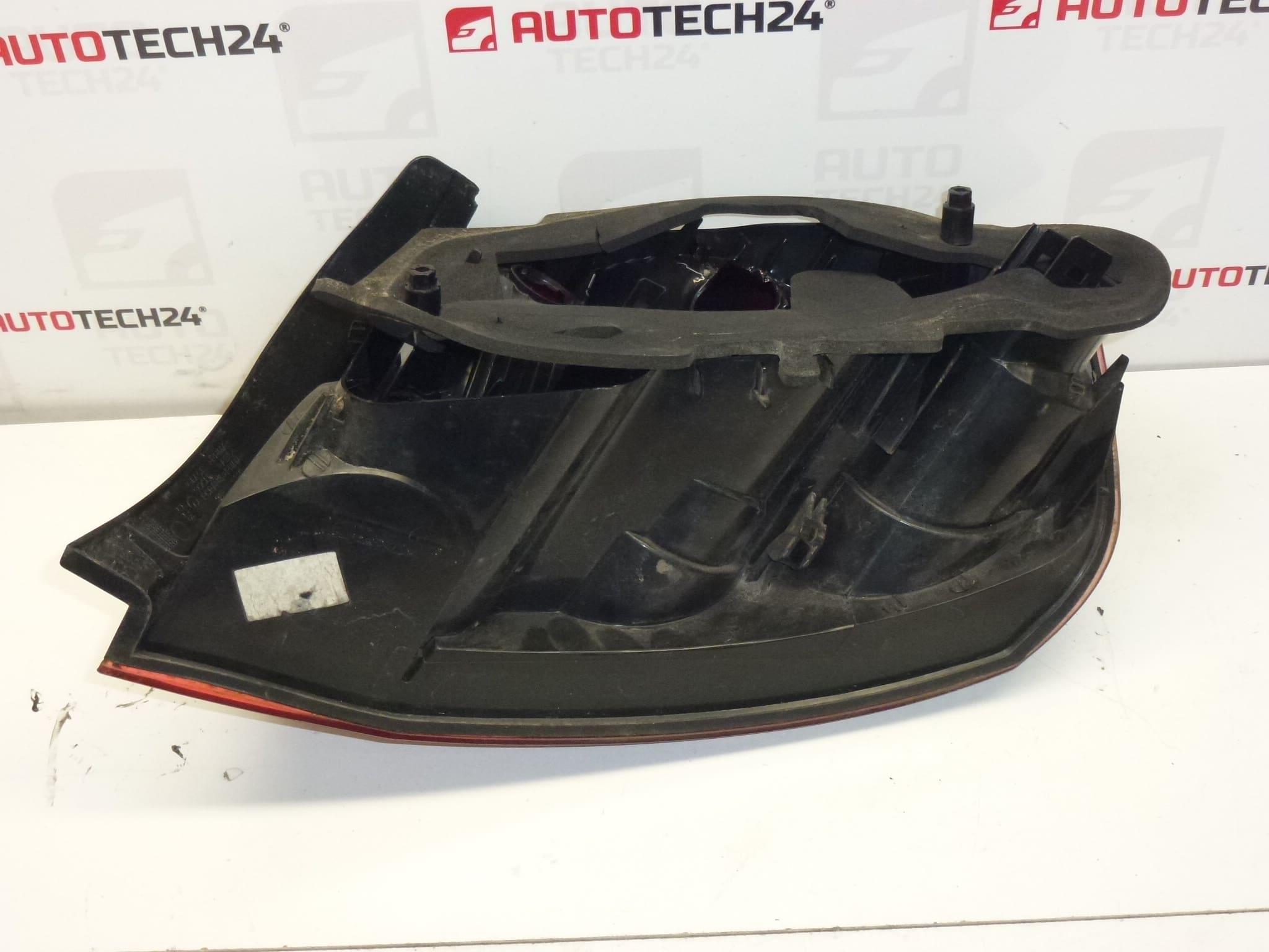 Linker achterlicht peugeot 407 sedan 6350GC