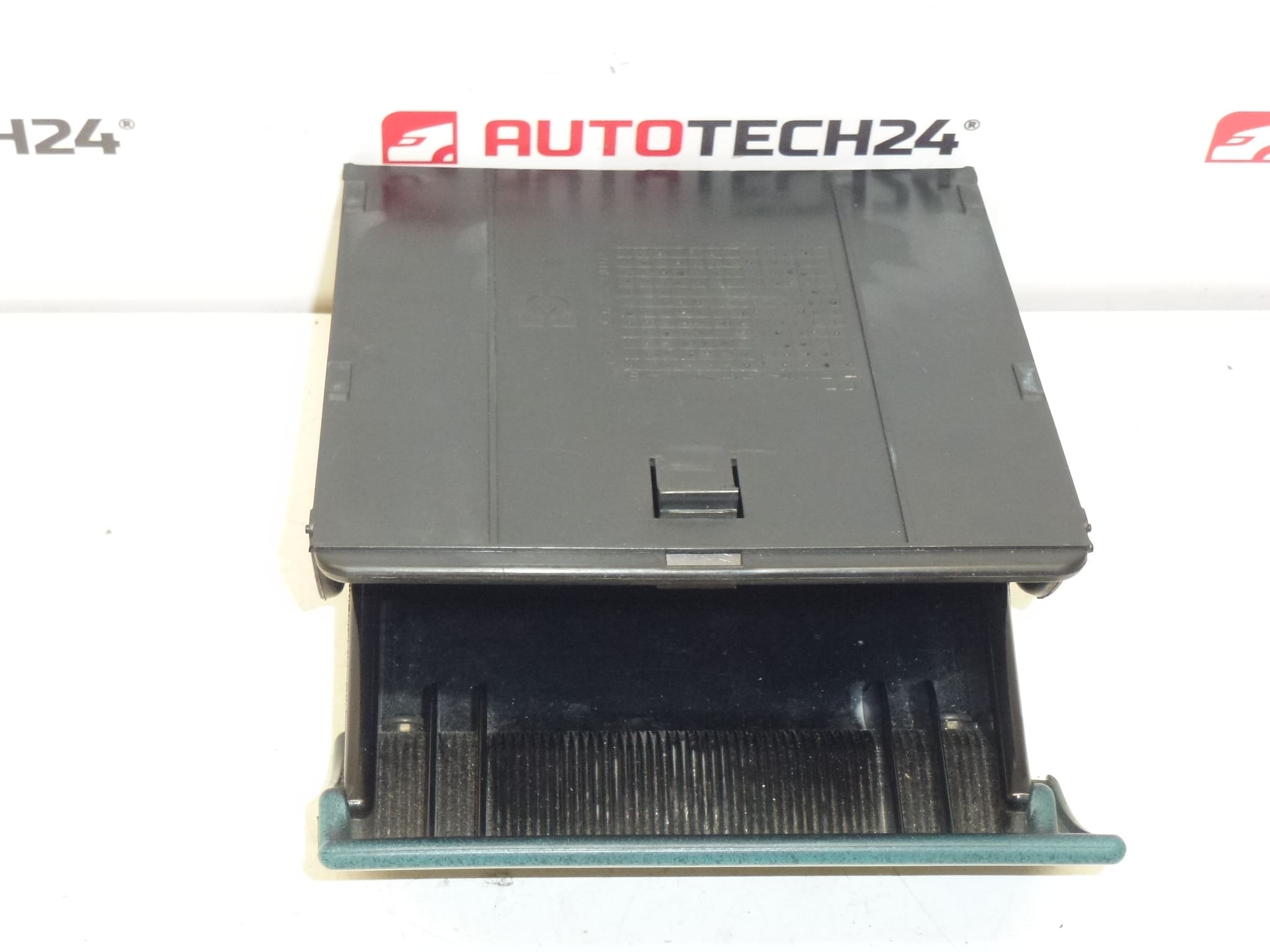 Dashboard asbak Citroën Berlingo I en Peugeot Partner I 8230Q9