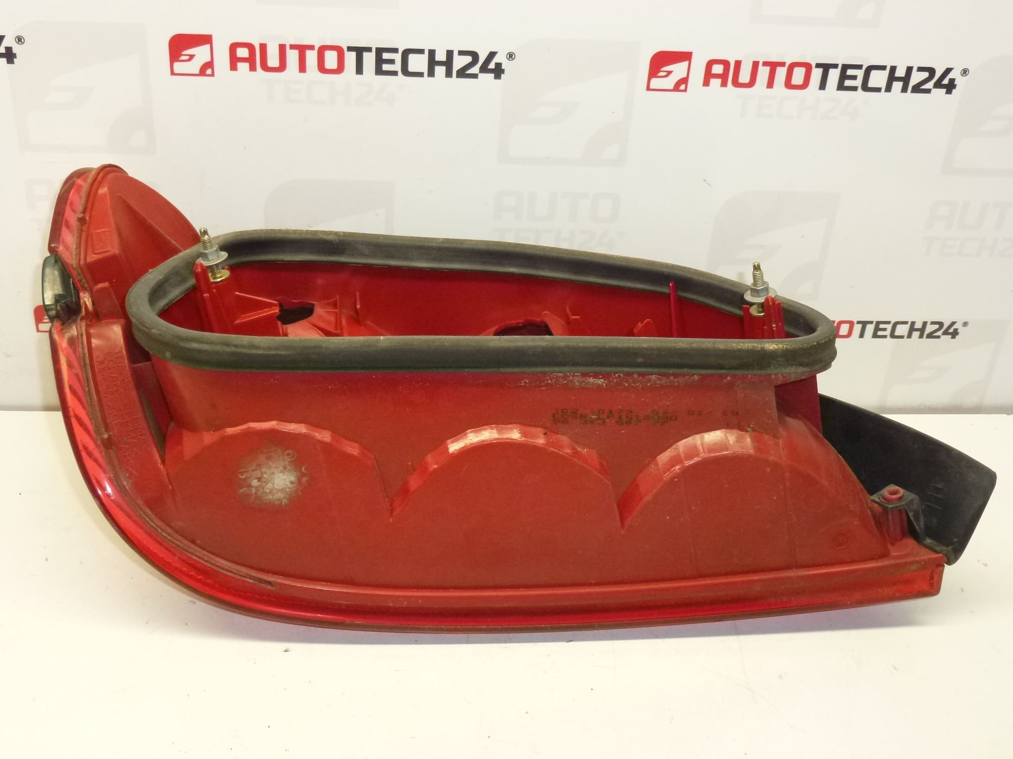 Rechter achterlamp met sierlijst Peugeot 406 4 deurs 9630364777 6351L5