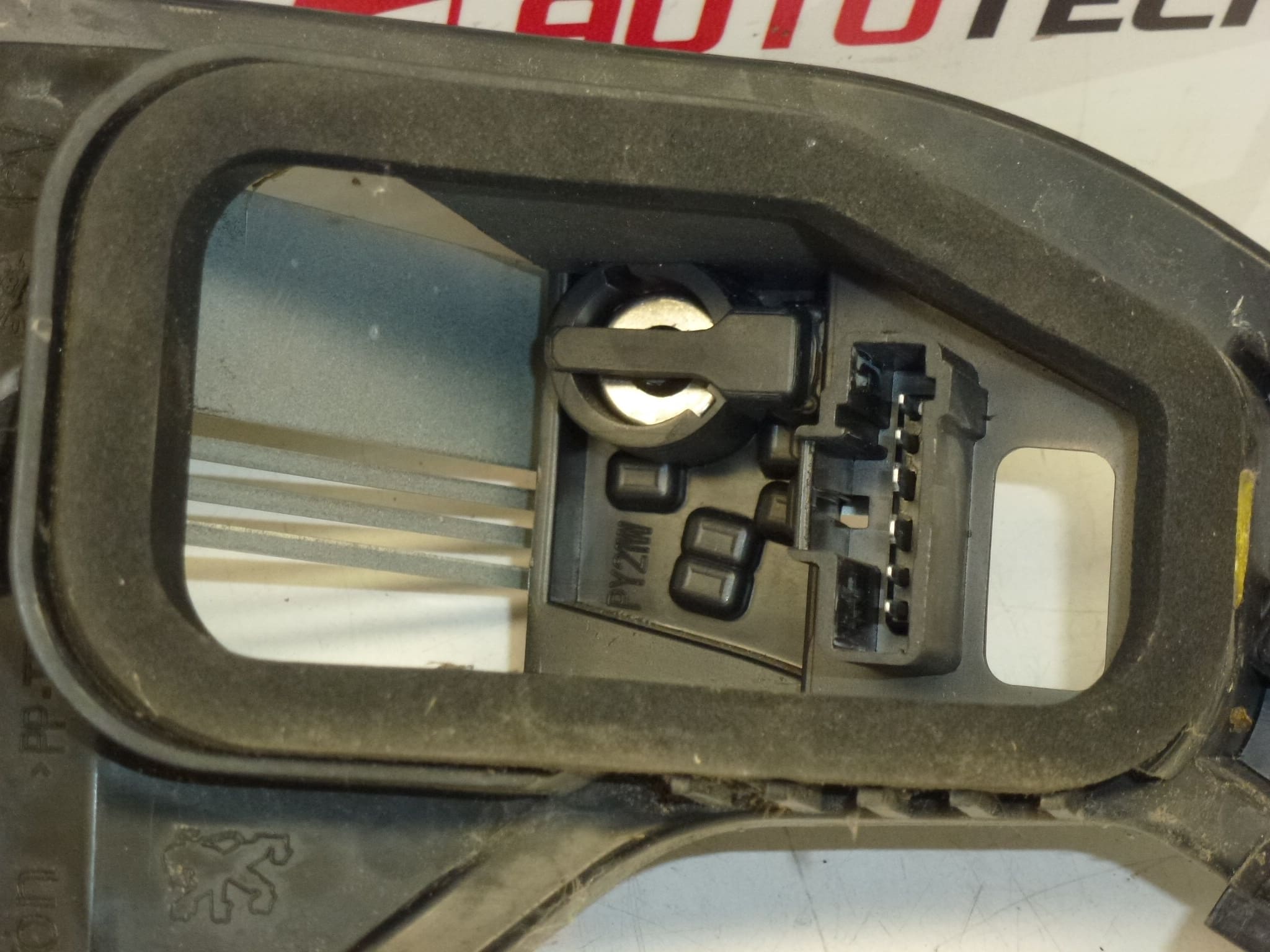 Peugeot 207 lampfitting links achter 6350Y7