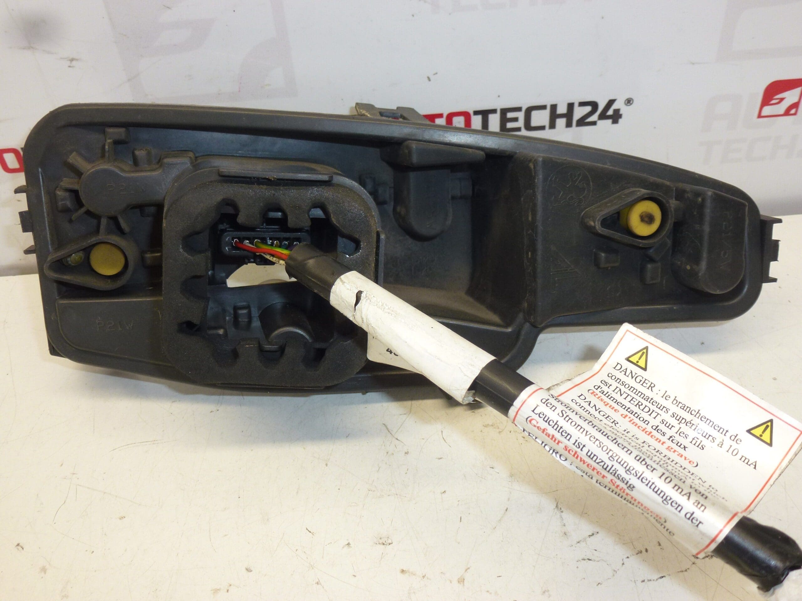 Lampvoet links achter met stuk bedrading Peugeot 308 SW 6350KW