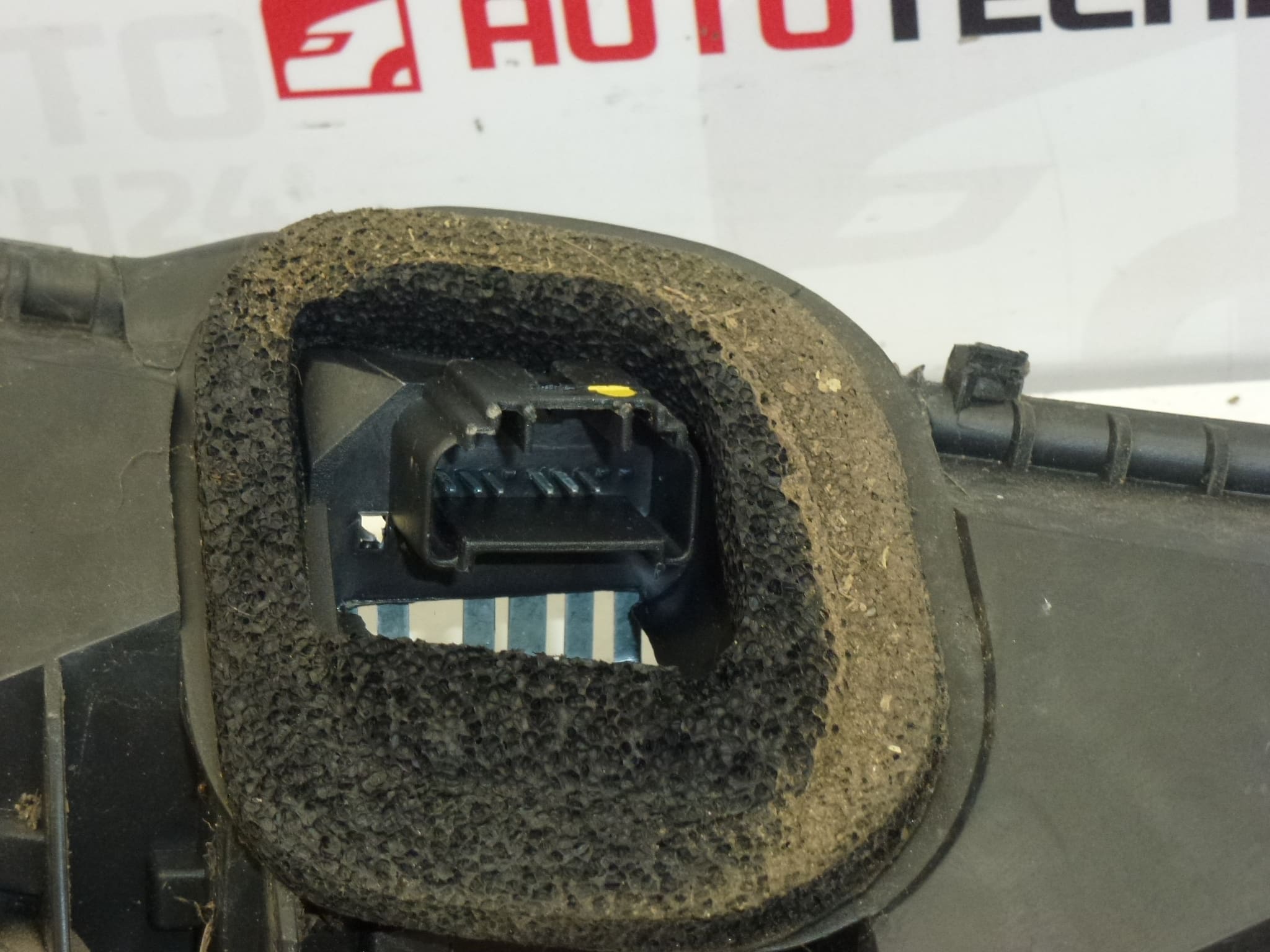 Links achterlampbasis Citroën C1 Peugeot 107 634686