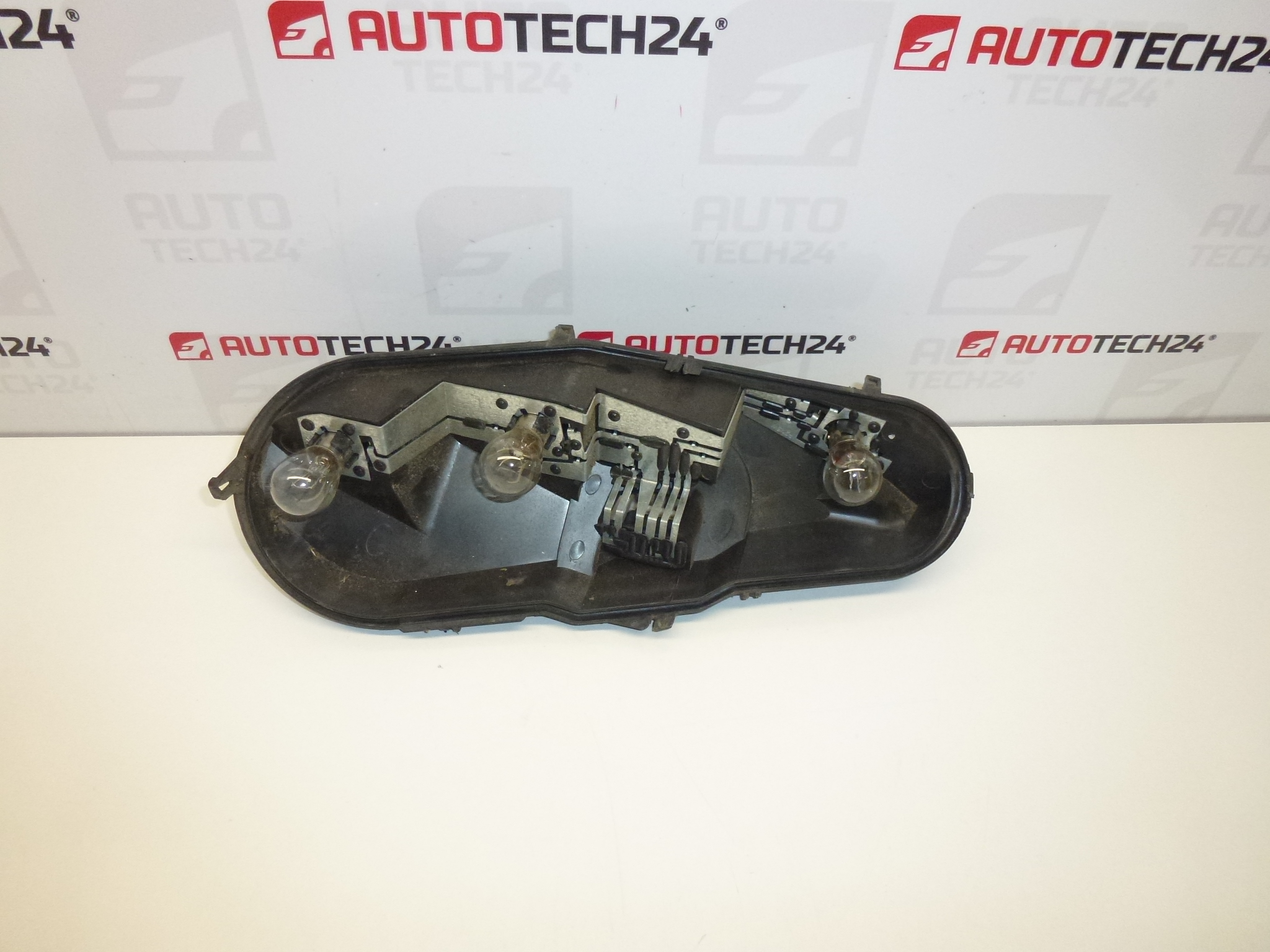Linker achterlamp boutbasis met Citroën C1 Peugeot 107 604686 kabelkabel