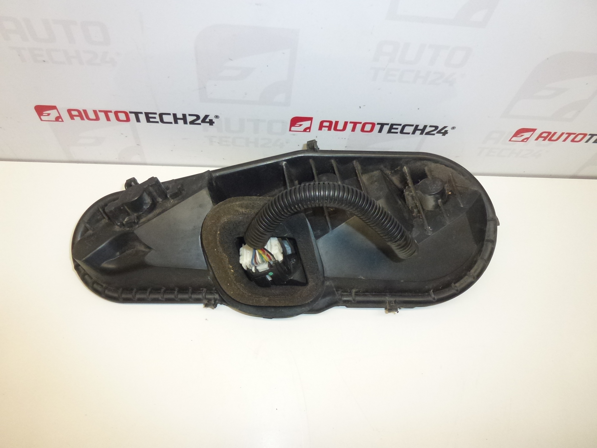 Linker achterlamp boutbasis met Citroën C1 Peugeot 107 604686 kabelkabel