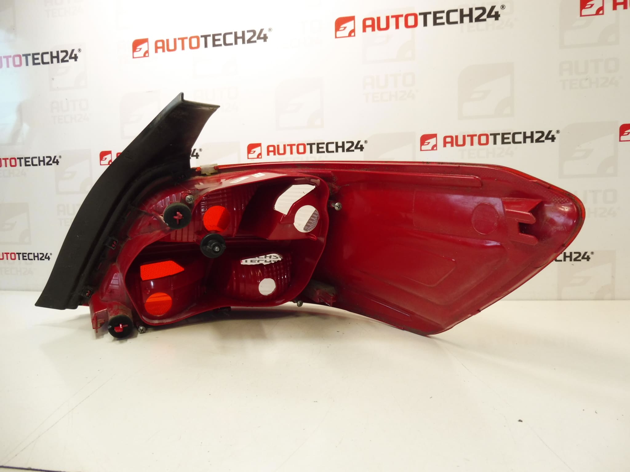 Achterste Linker Licht Peugeot 301 9674807780 - Afbeelding 2
