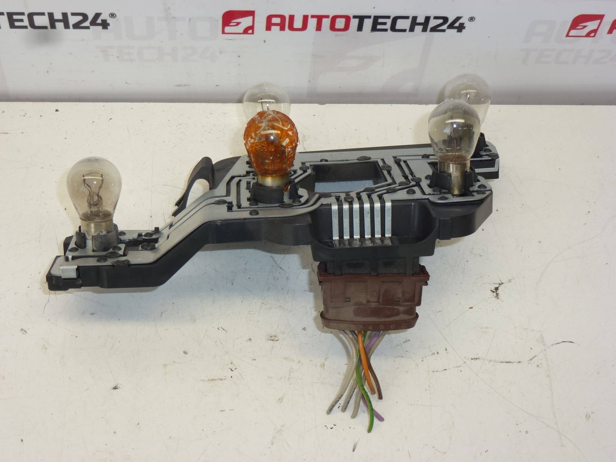 Fitting van de achterlicht rechterkant met kabel voor Citroën Xsara 6351P0 - Afbeelding 2