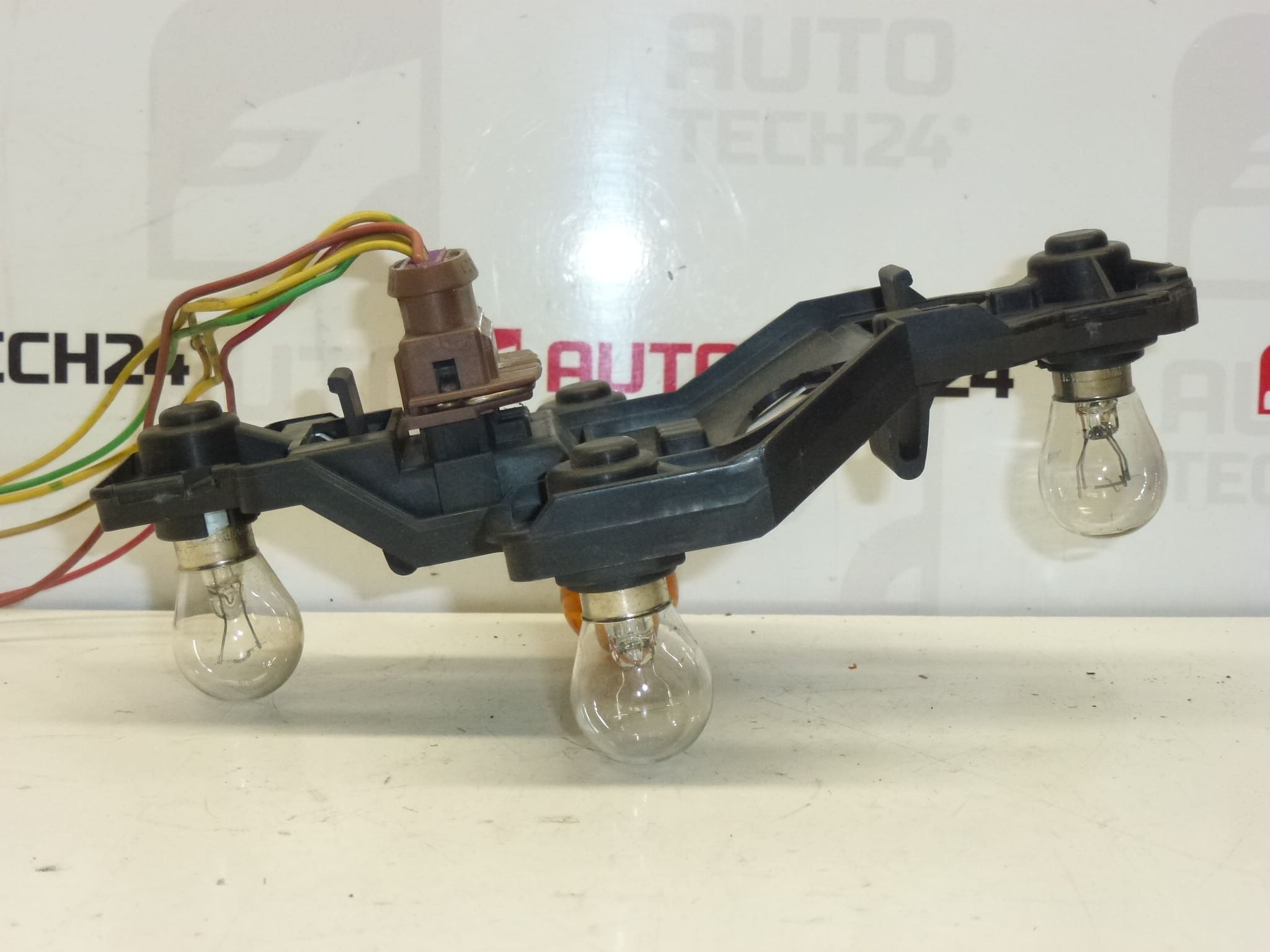 Fitting Voor De Linker Achterlamp Citroën Xsara Kombi 6350J8 - Afbeelding 2