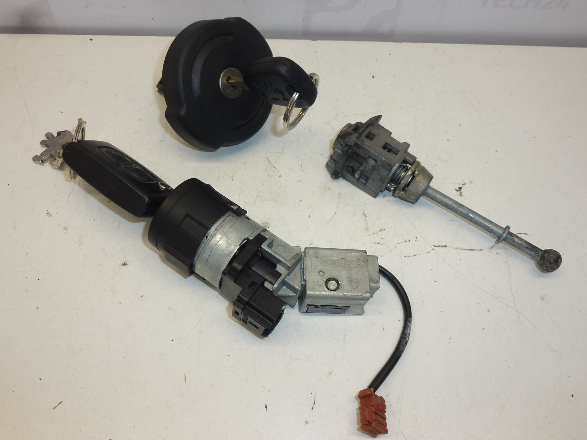 Set gebruikte deursloten met 2 sleutels, geschikt voor Citroën en Peugeot, typen 4162SS, 4162KF, 4162XT - Afbeelding 2