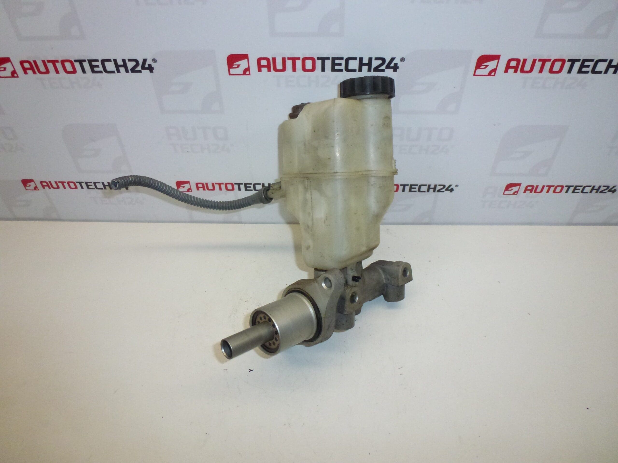 Hoofdremcilinder met reservoir Citroën C5 X7 Peugeot 407 9646980980 4601Y7 4635F7