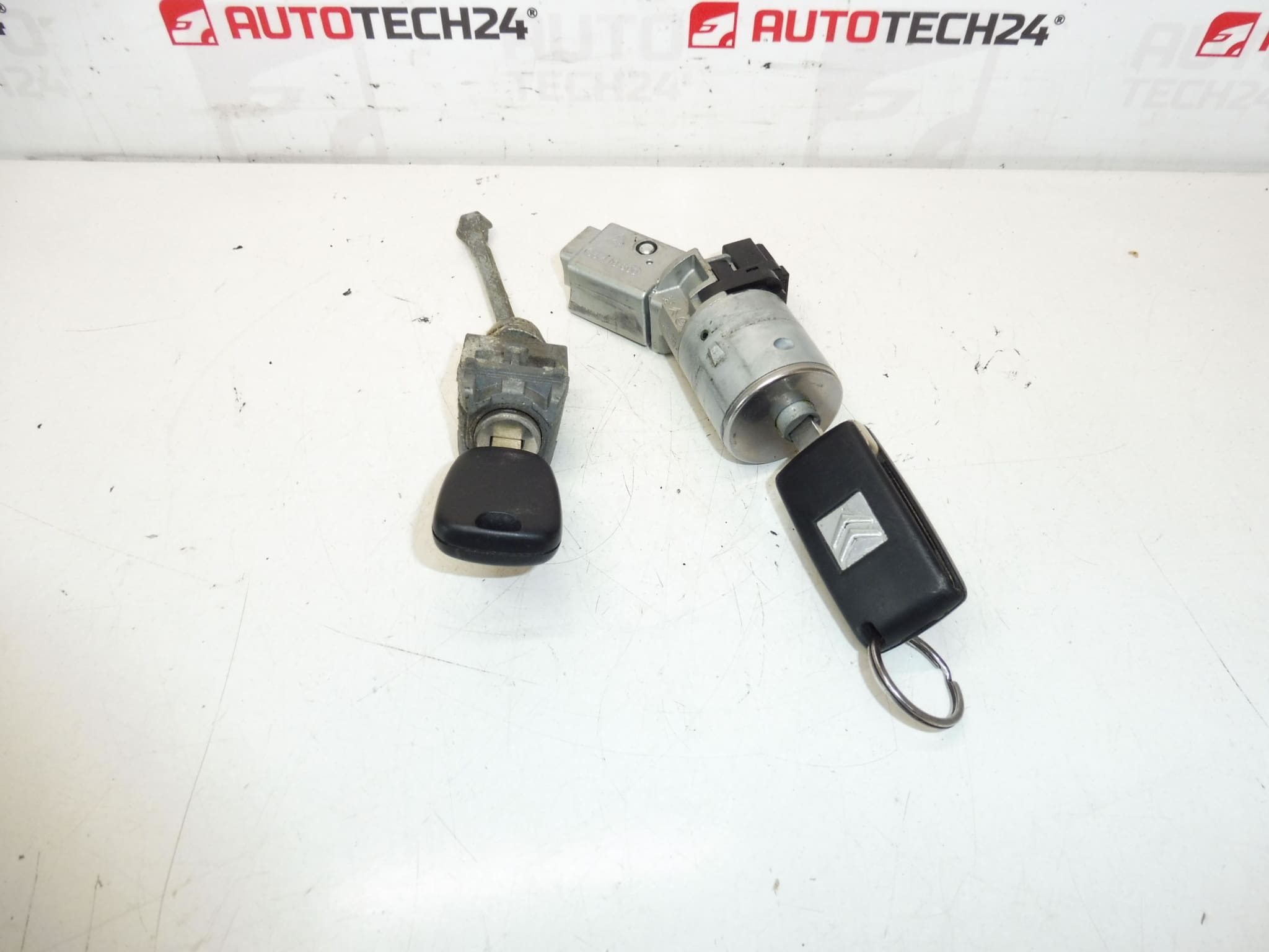 Set sloten en 2 toetsen Citroën Peugeot 4162KF 4162KC