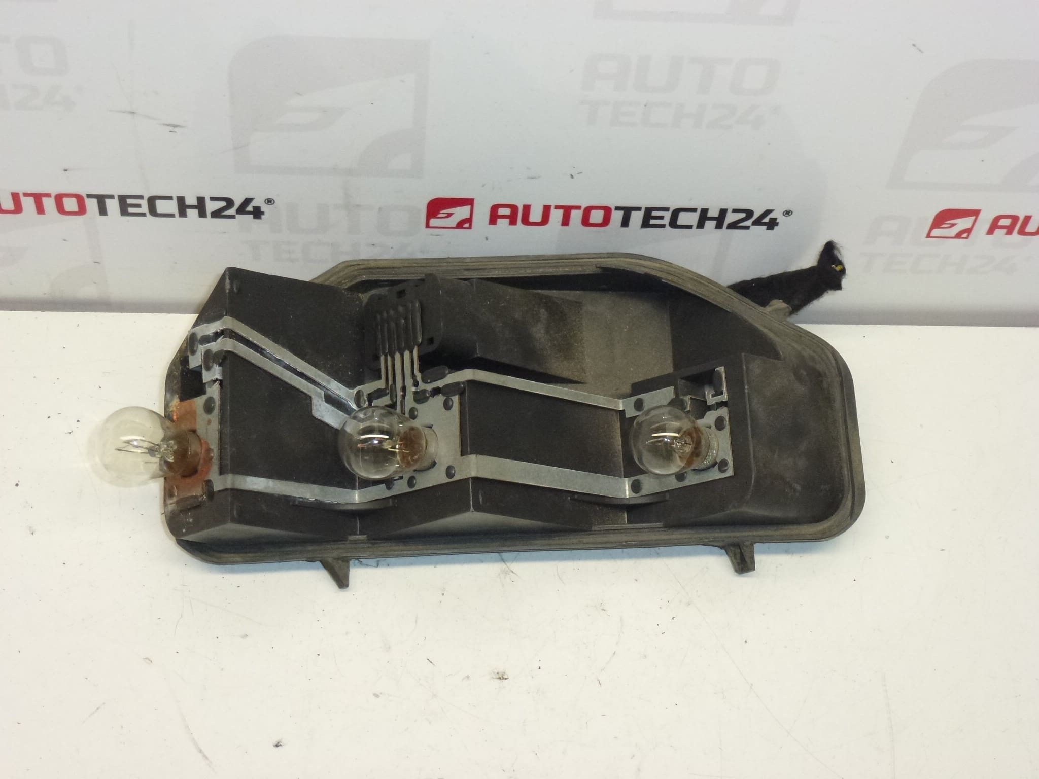 Stekkerdoos met bedrading rechter achterlamp Peugeot 407 KOMBI 6351T3 6351FR