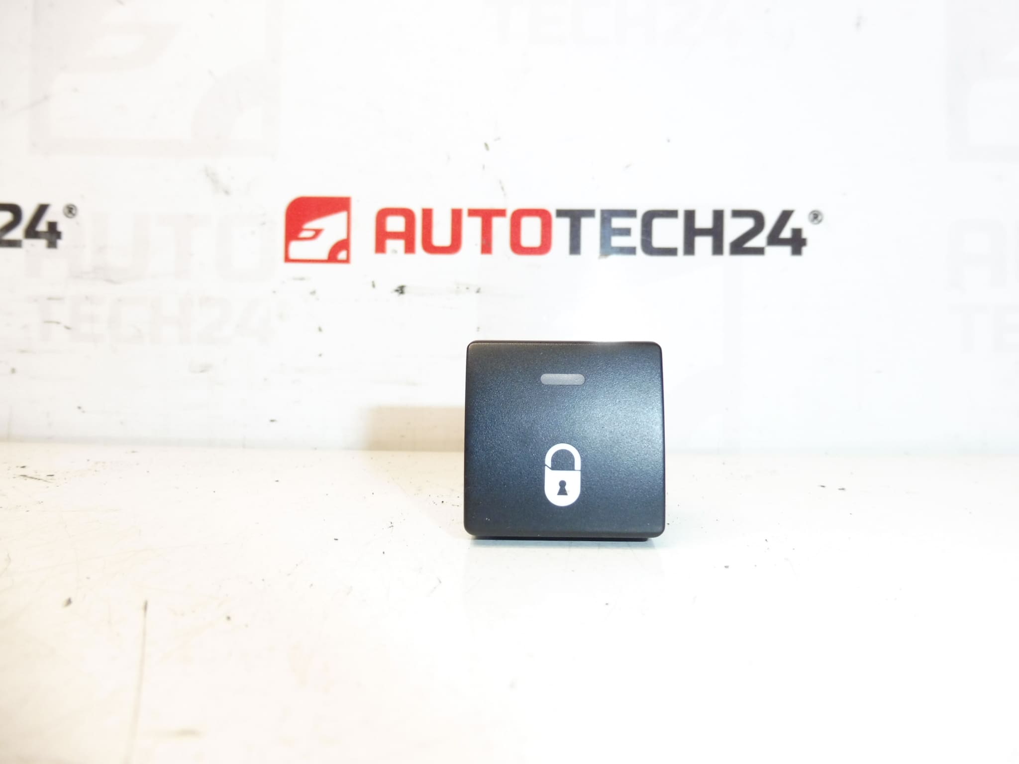 Centrale slotschakelaar Citroën Peugeot 96582880XT 6490E1