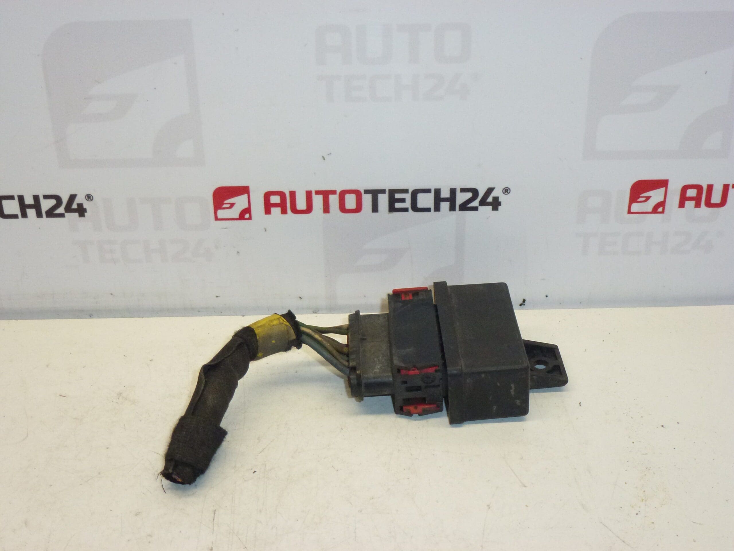 OMRON Brandstofrelais + bedrading 240107 19203N 454935