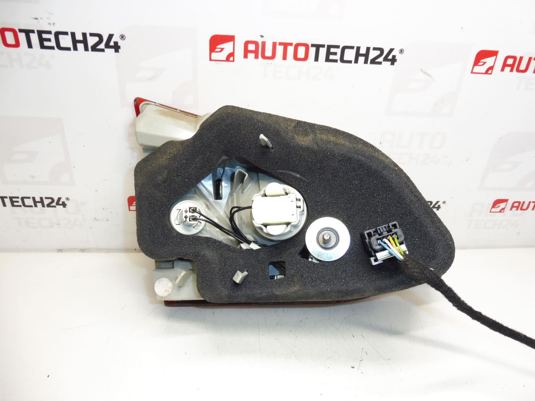 Lampkap rechtsachter Peugeot 308 T9 Combi 9678094880 - Afbeelding 2