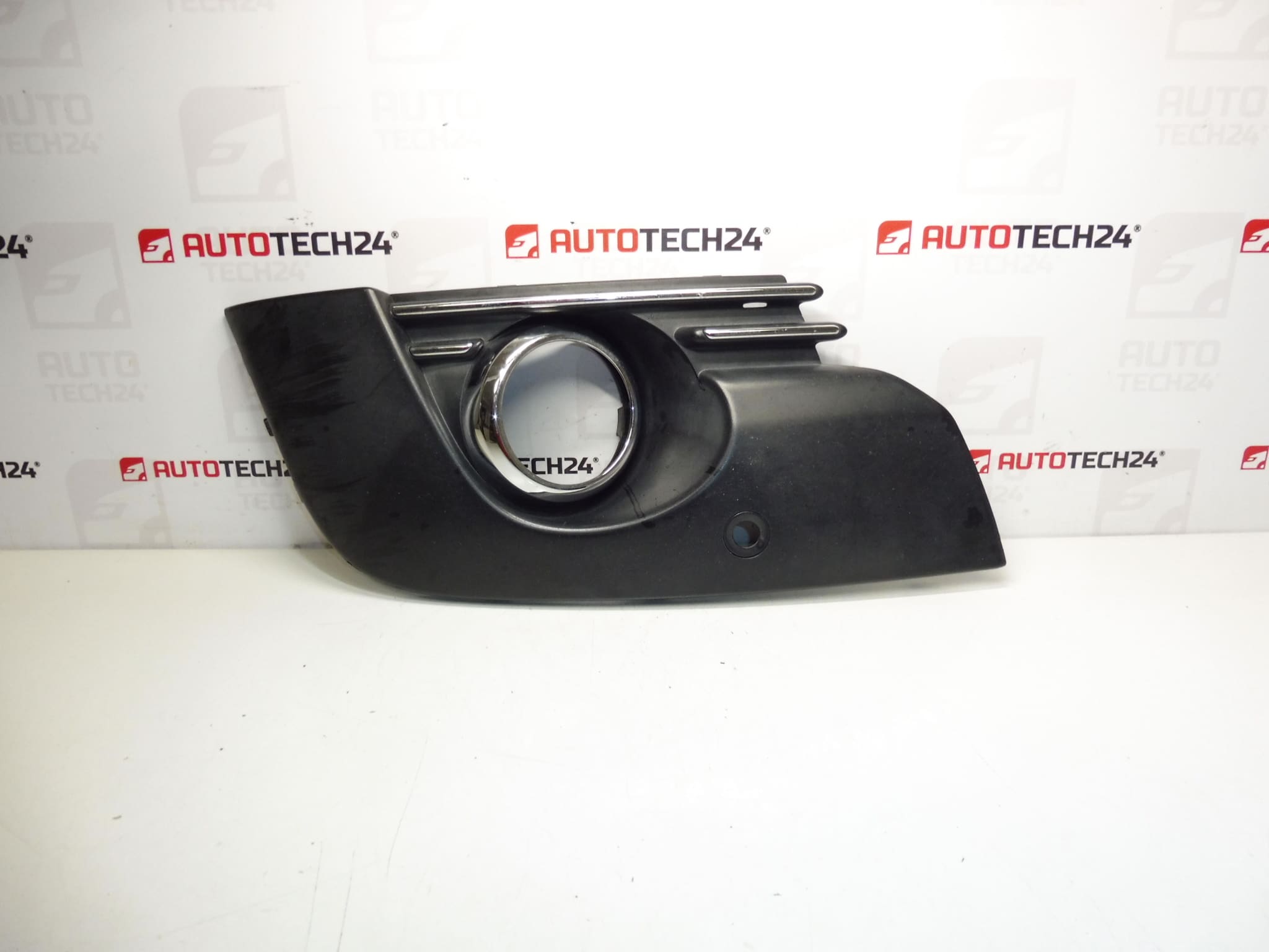 Mistlampframe rechts Peugeot 3008 9685098077 745315