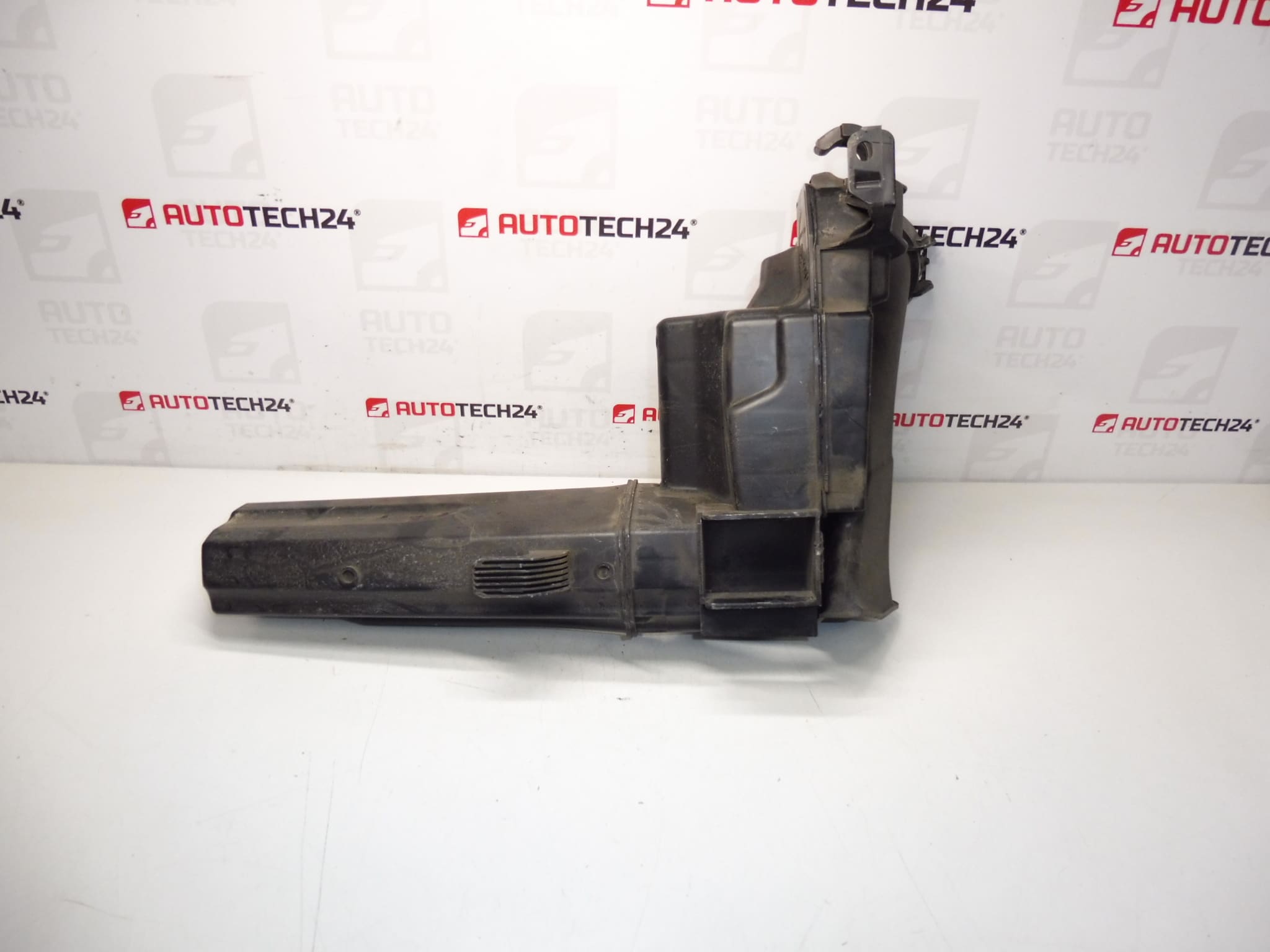 Luchtinlaatresonator 1.4 VTI 70 kW 8FS Citroën Peugeot 9683339380 1436Q7