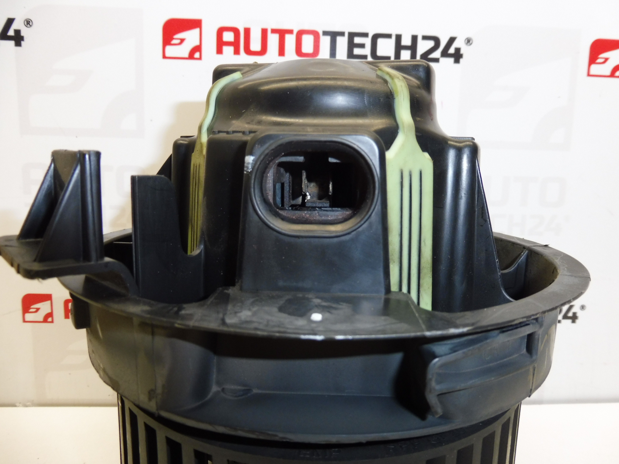 Kachelventilator Valeo Citroën Peugeot 207 N102993X