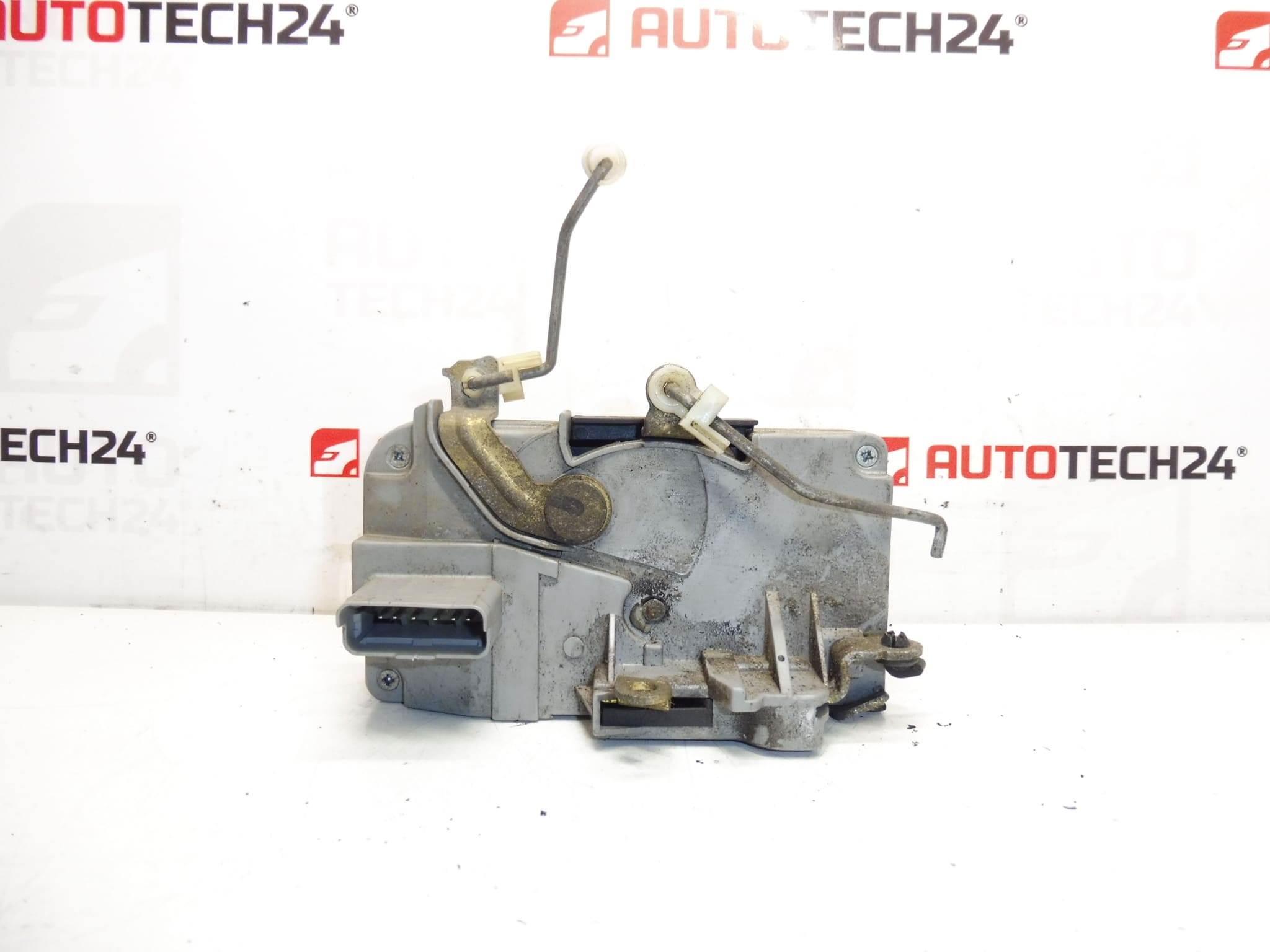 Linker voordeur slot Peugeot 307 9135L0