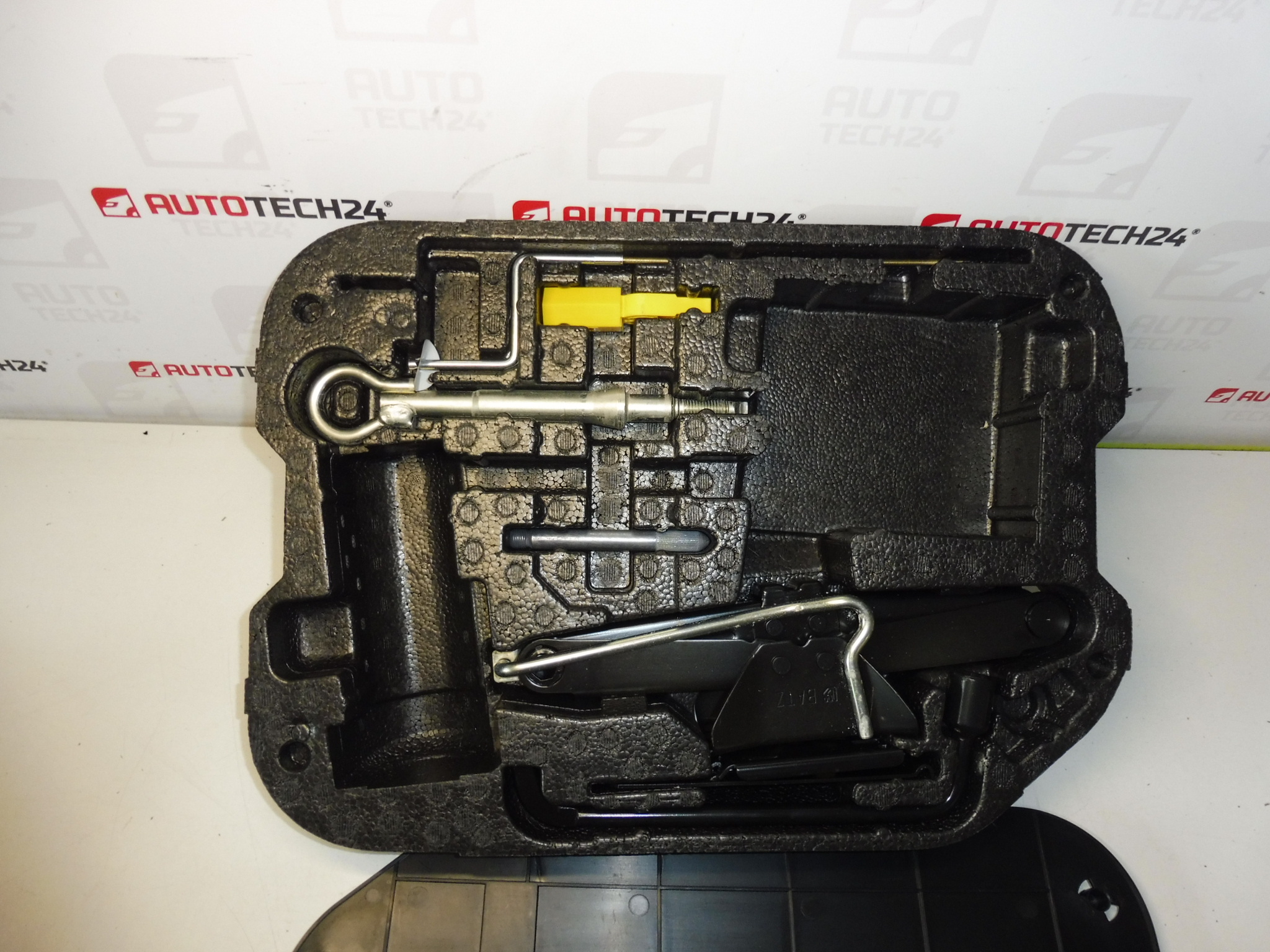 Gereedschapset, Krik, Wielmoersleutel, Trekhaak Citroën C4 PICASSO 6736A7 674418 672594 671809 671739