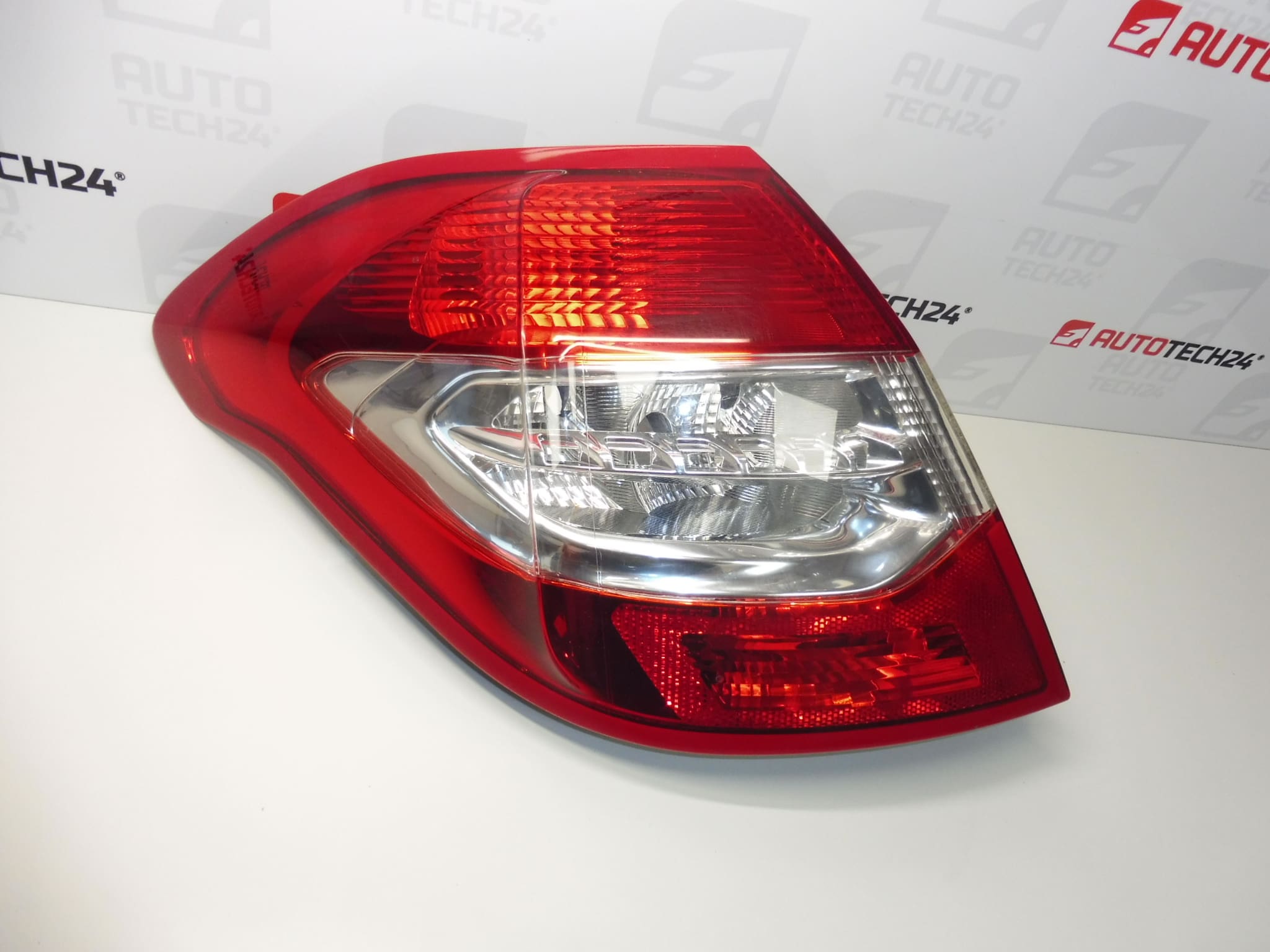 Linker achterlicht buitenkant Citroën C4 II 9687312180 6350KS