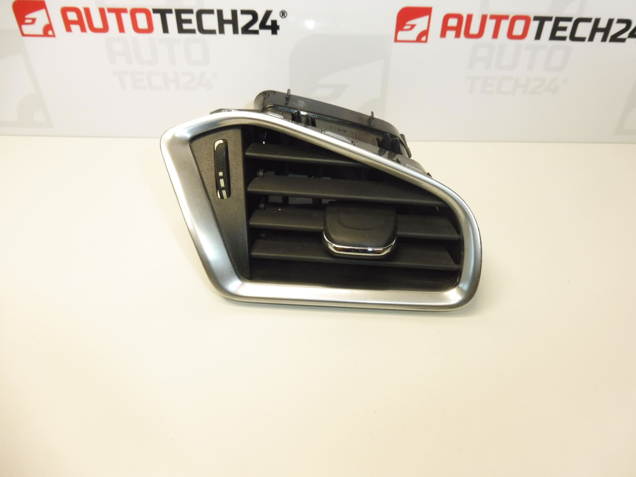 Ventilatierooster rechts Citroen C4 II B7 en DS4 9671332277 8247S1