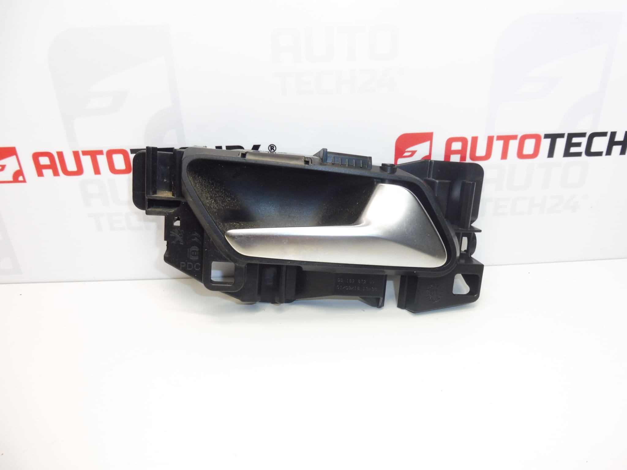 Binnenste deurkruk passagierszijde Citroën Peugeot 98182872VV